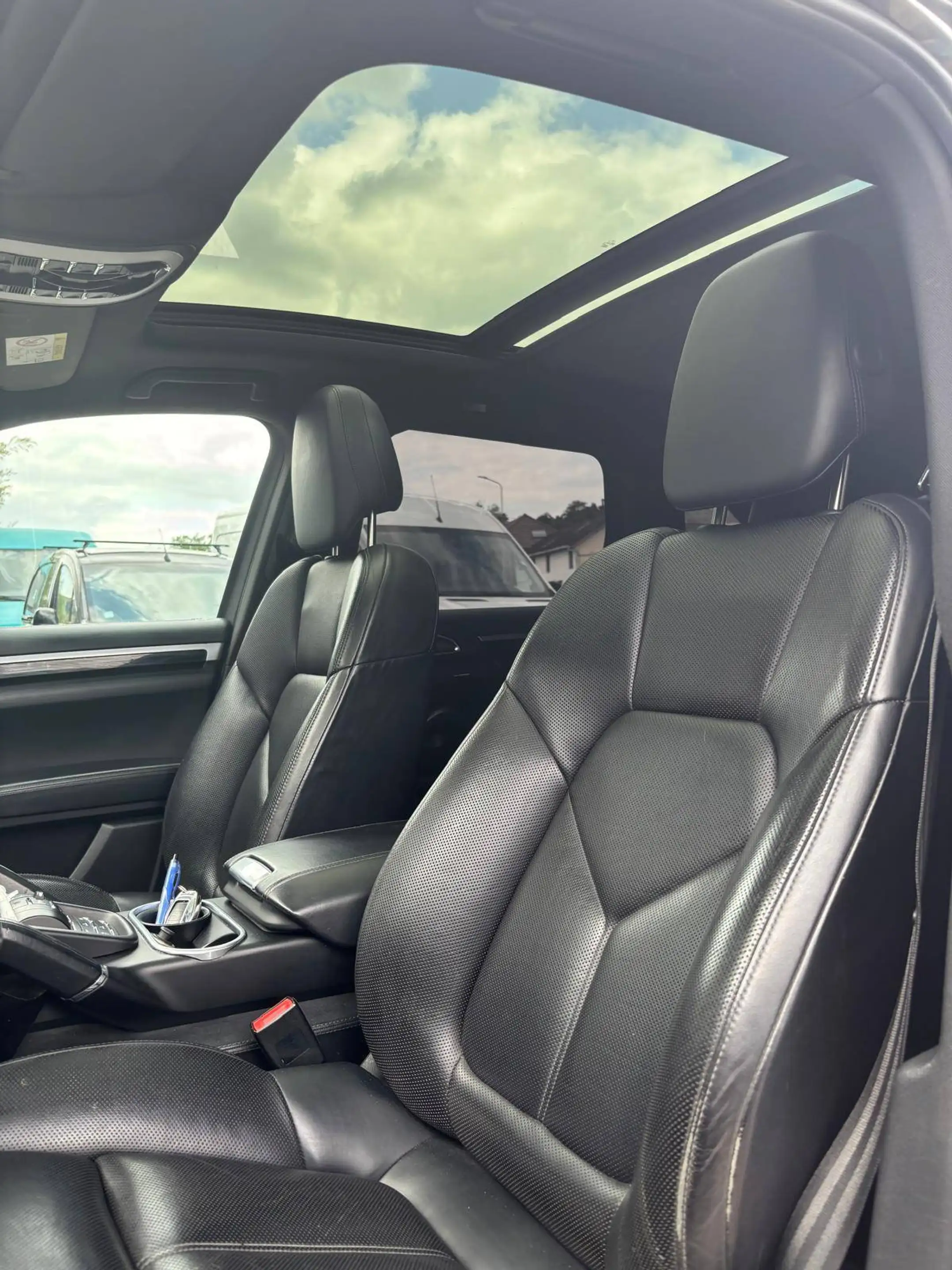 Porsche Cayenne Cayenne 3.0i V6 PHEV S Tiptronic S (306 kW) — photo 10