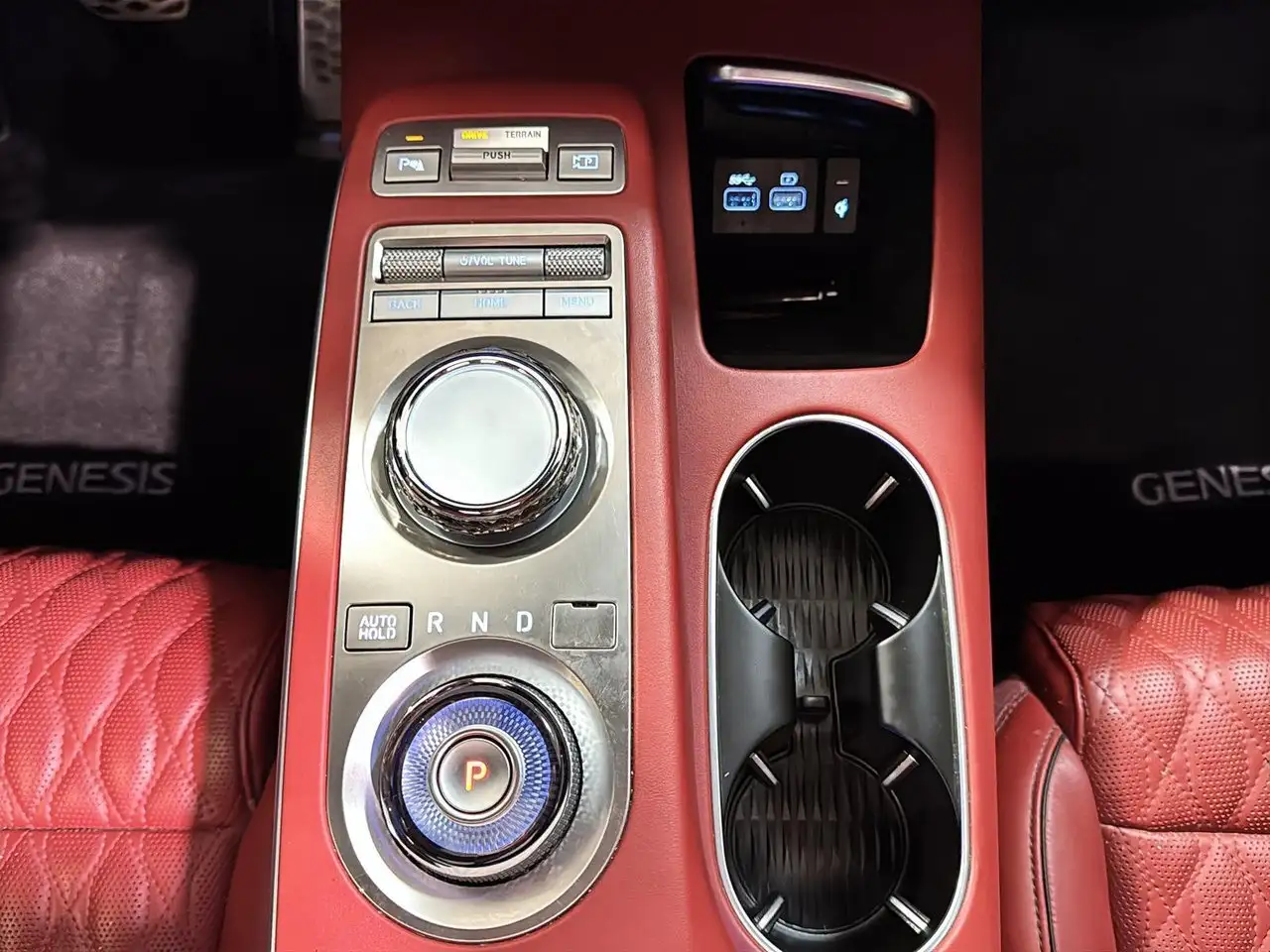 Genesis GV70 снимка Genesis GV70
