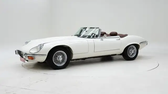 Jaguar E-Type Series 3 V12 '74 CH926bw