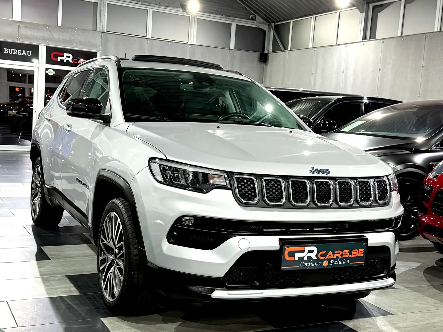 Jeep Compass 1.3 Turbo 4Xe PHEV 1e Main Etat Neuf Full Hist. Zilver - 2