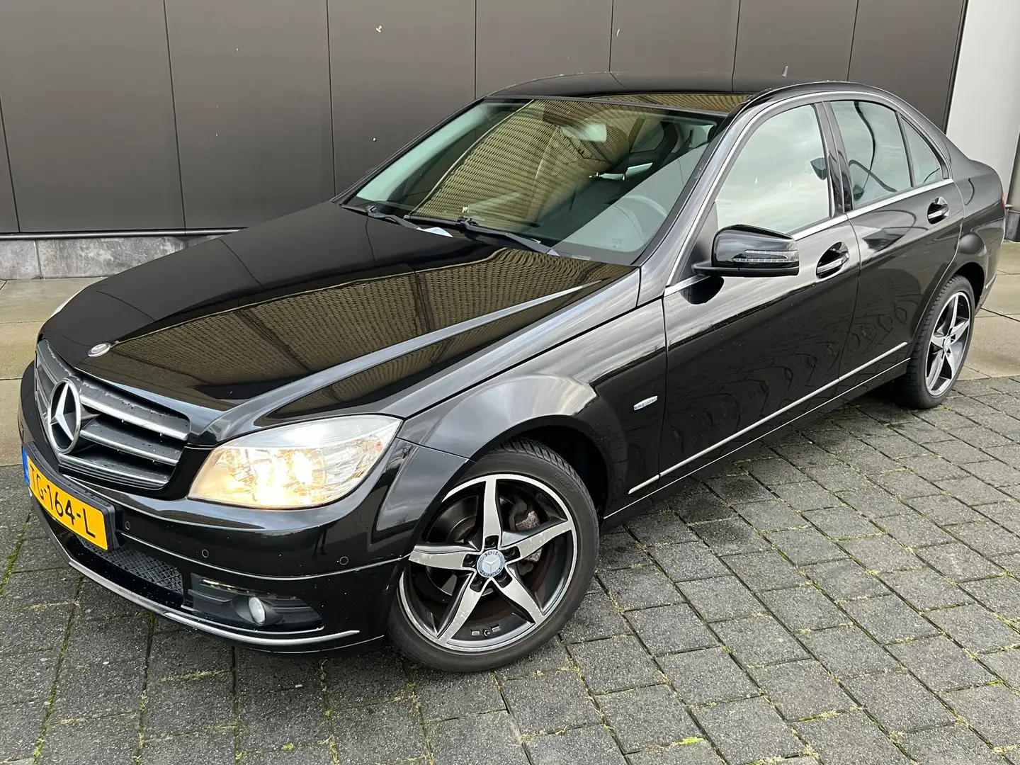 Mercedes-Benz C 180 CGI BlueEff. Bus. Class Eleg. Autom|NWE APK|Navi|P Czarny - 2