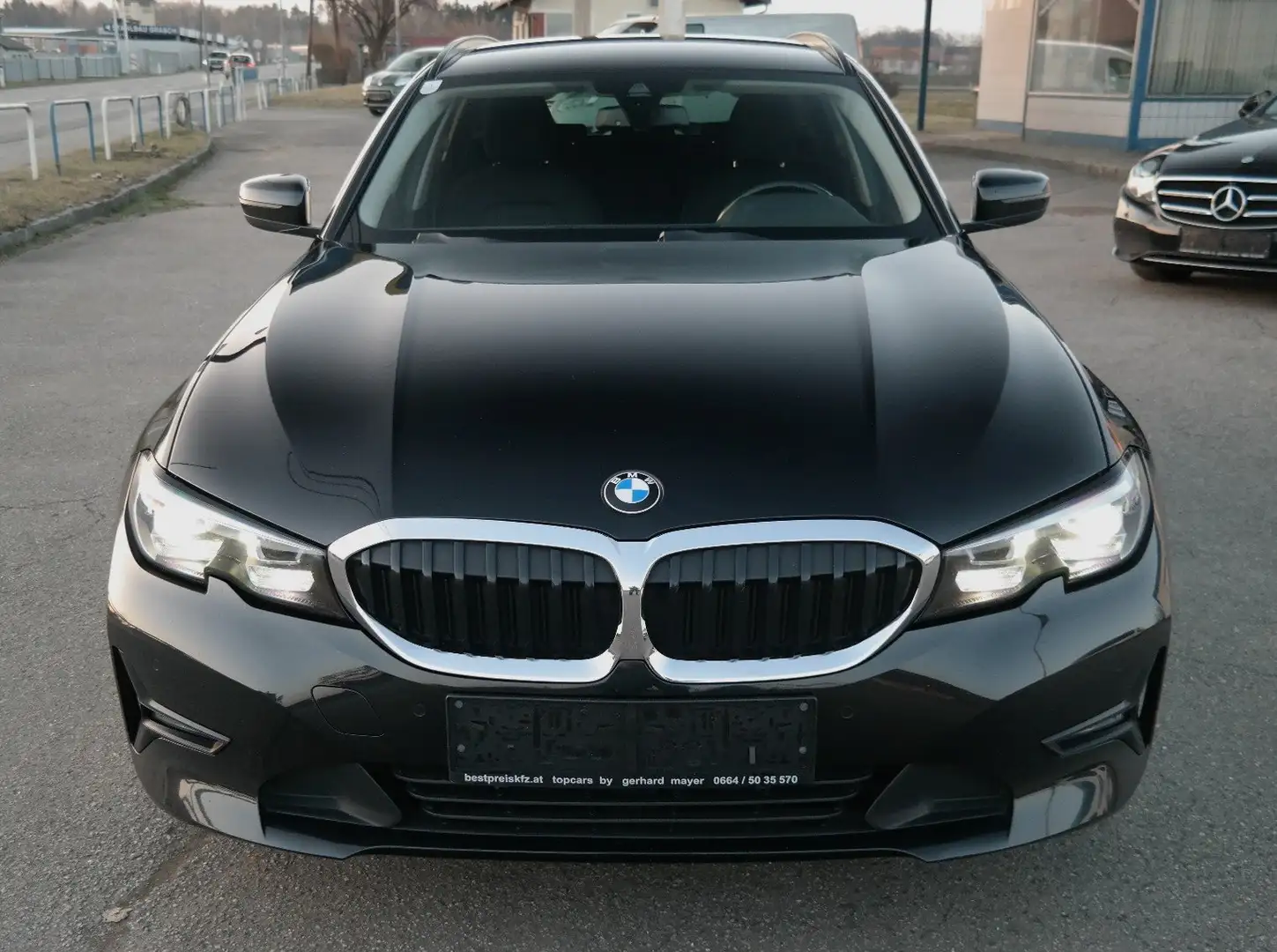 BMW 320 d xDrive Touring 48V Mild-Hybrid Schwarz - 2