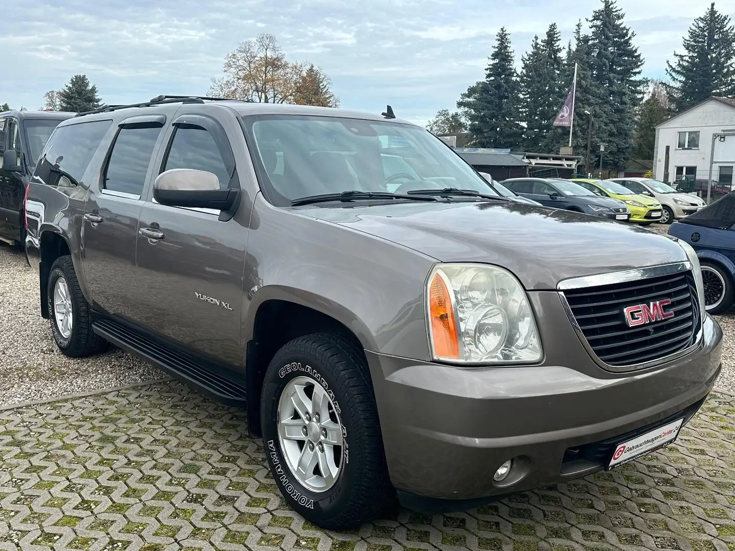 GMC Yukon XL, 5,3L V8, LPG, 4x4, Leder, 8-Sitzer Braun - 2