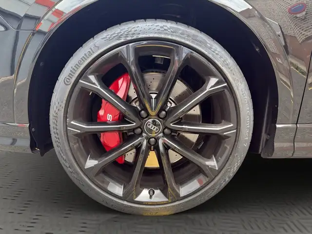 Audi RS Q3 view 10