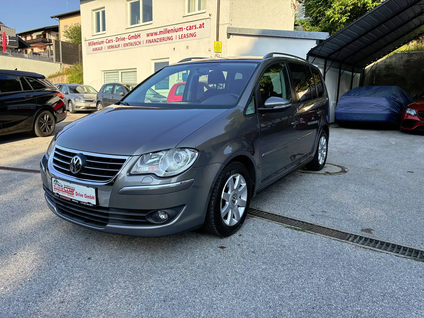 Volkswagen Touran Highline BMT 1,9 TDI DPF*Fixzinssatz ab 6,274 % Grau - 1
