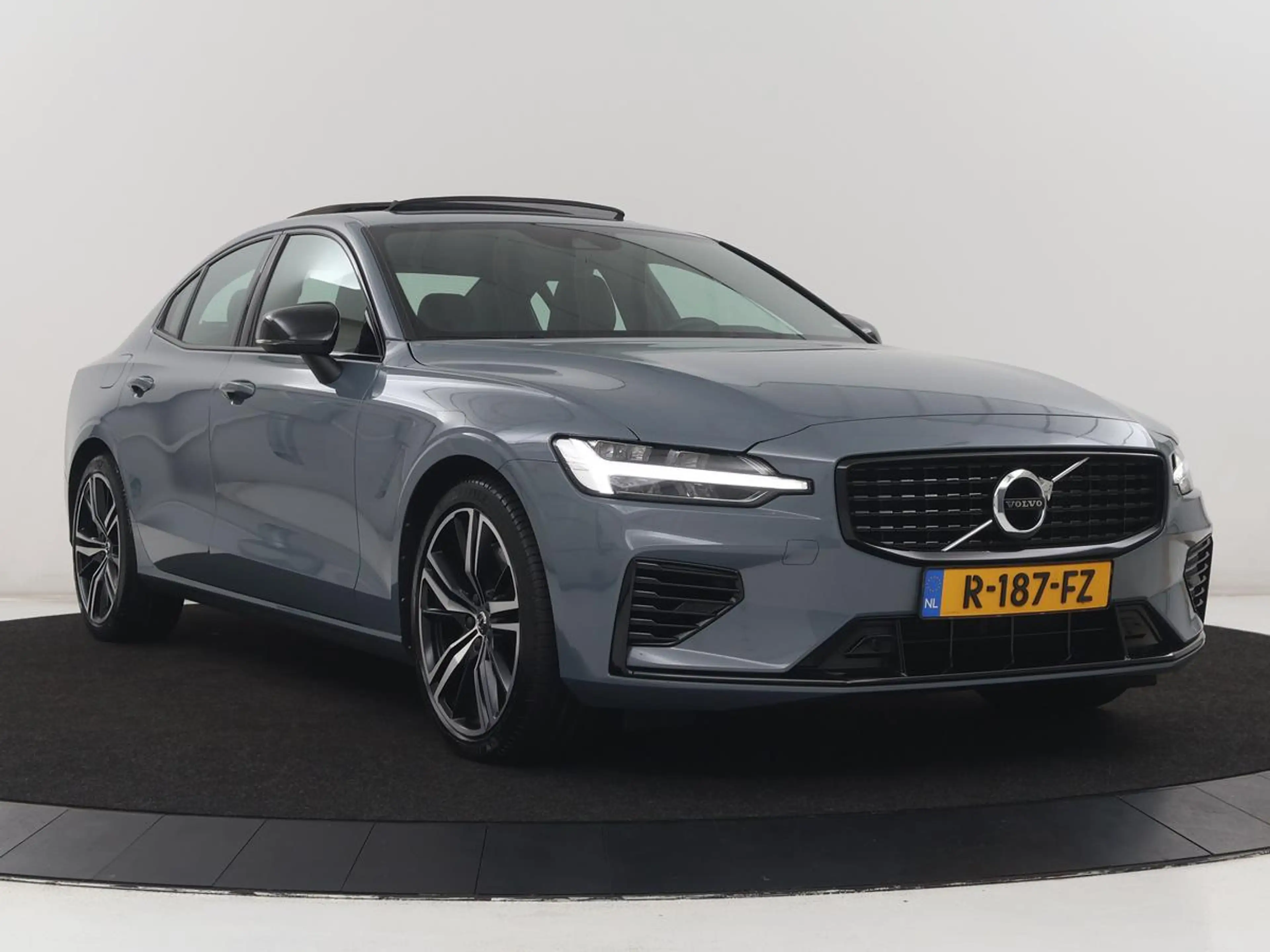 Volvo S60 2.0 Recharge T6 AWD Core | SOH 97,5% | Panoramadak — photo 45
