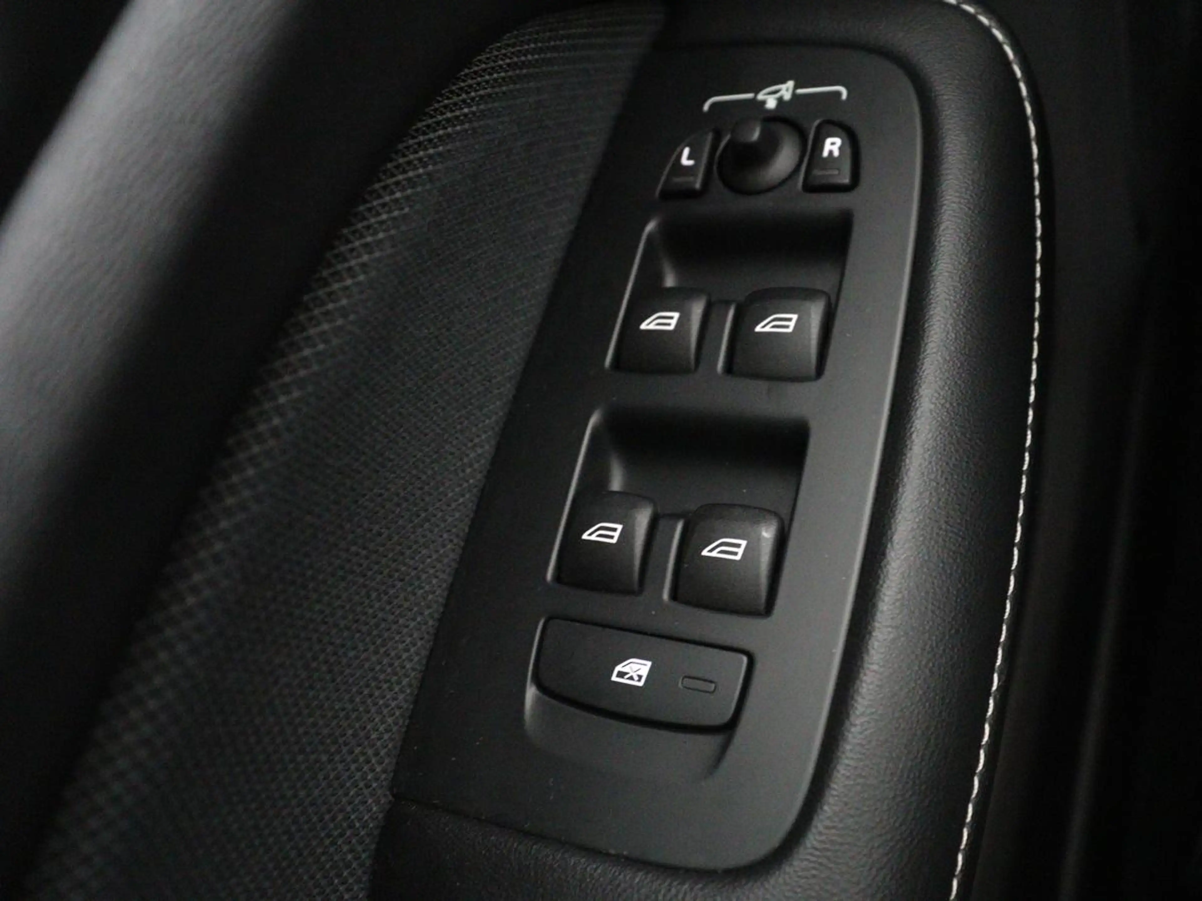 Volvo S60 2.0 Recharge T6 AWD Core | SOH 97,5% | Panoramadak — photo 41