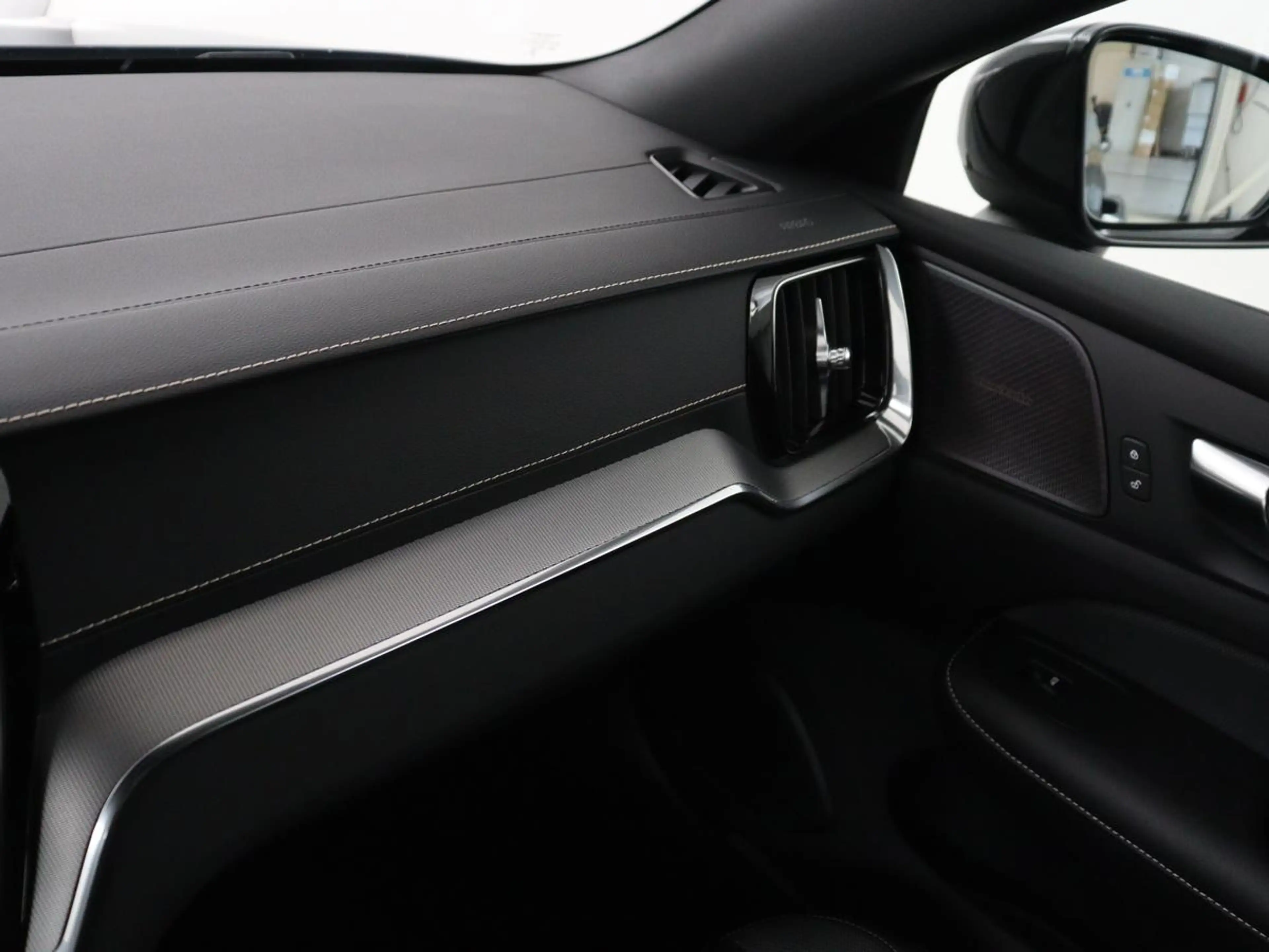 Volvo S60 2.0 Recharge T6 AWD Core | SOH 97,5% | Panoramadak — photo 35