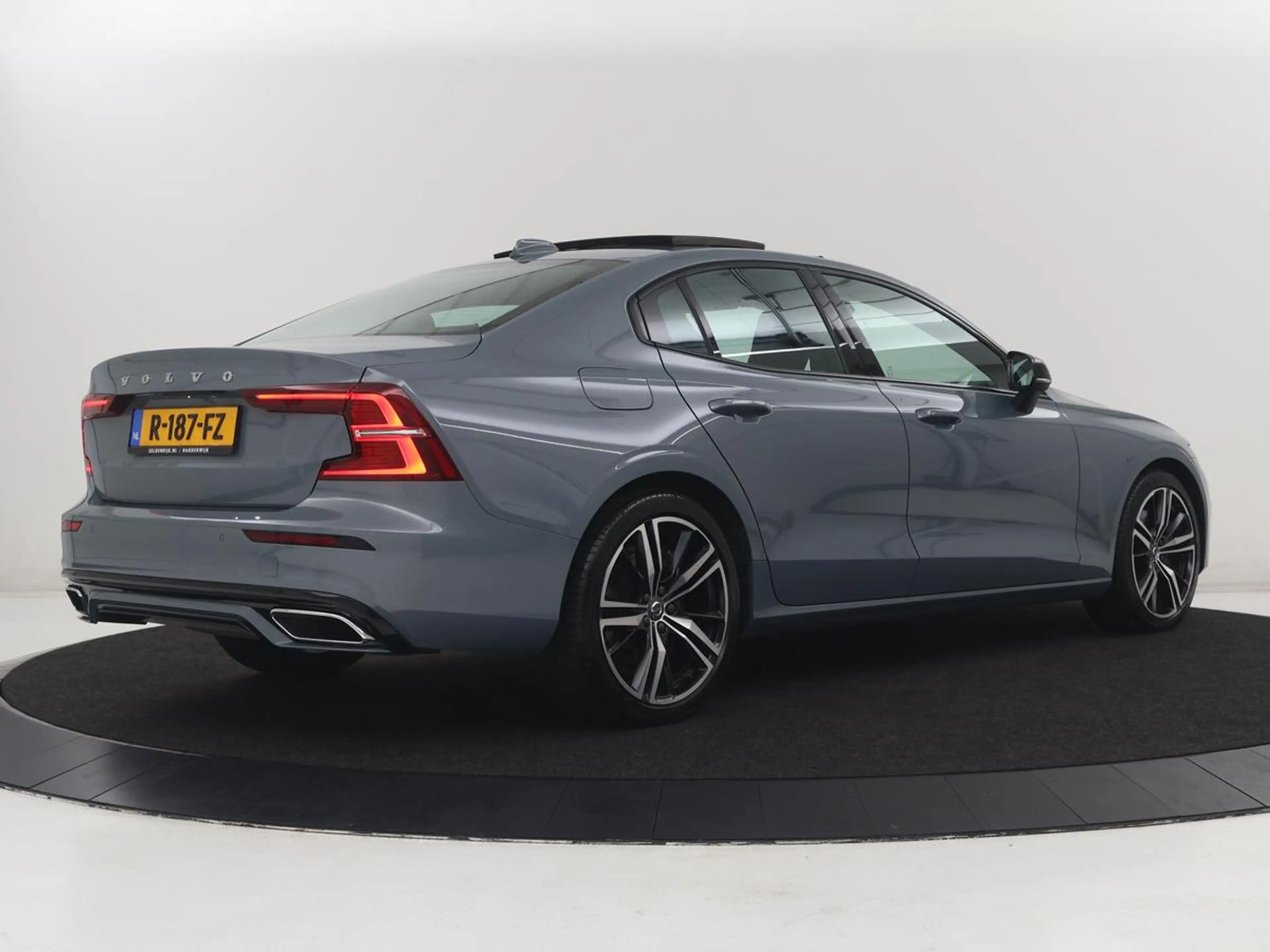 Volvo S60 2.0 Recharge T6 AWD Core | SOH 97,5% | Panoramadak — photo 44