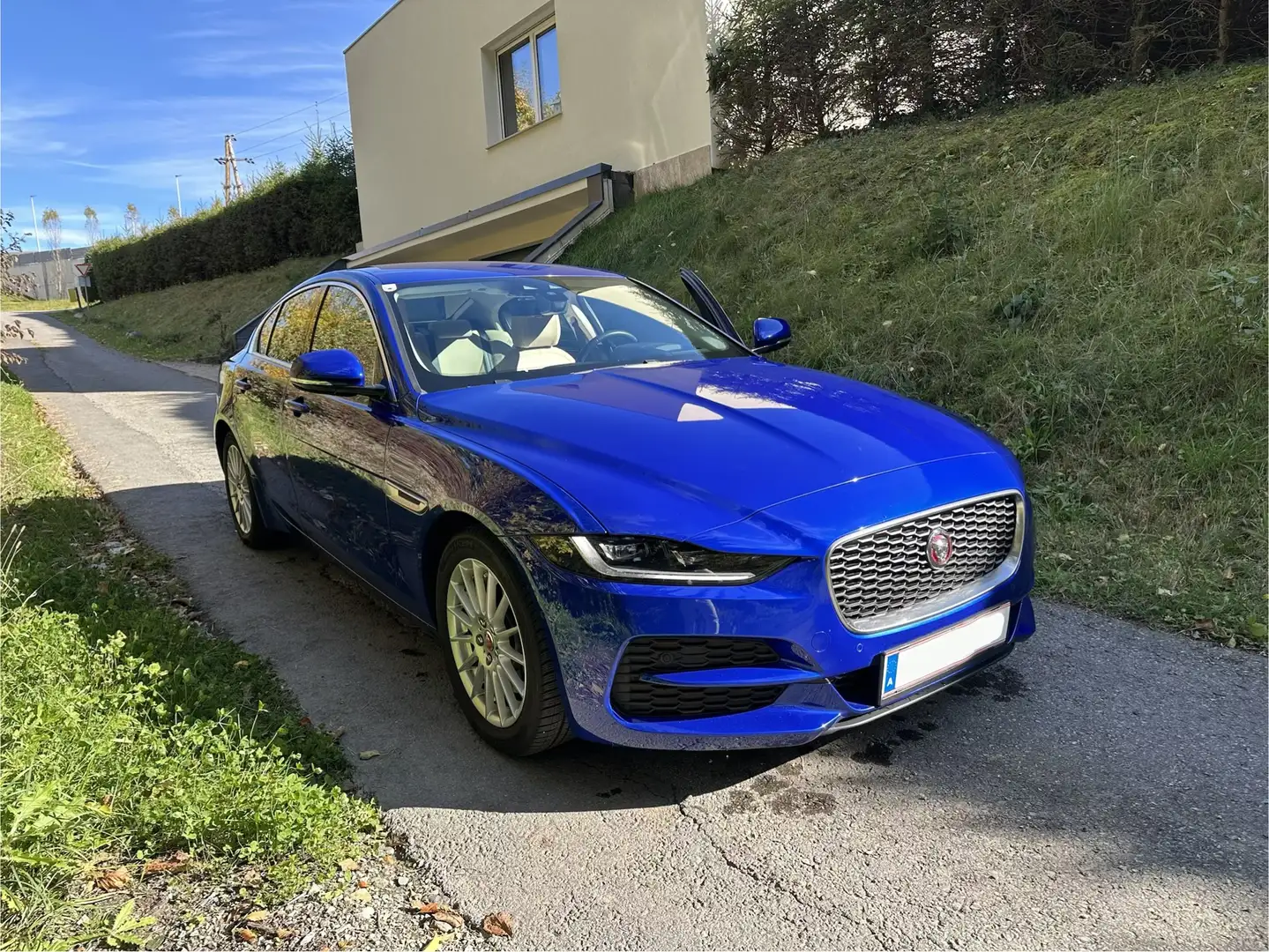 Jaguar XE XE D180 AWD SE Aut. SE Blau - 1