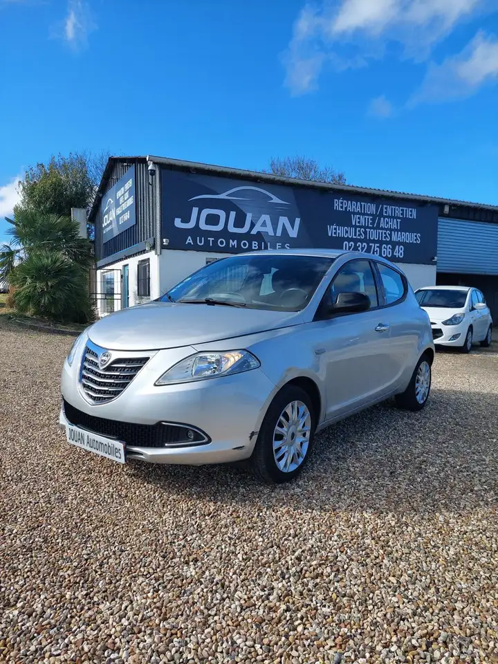 Lancia Ypsilon