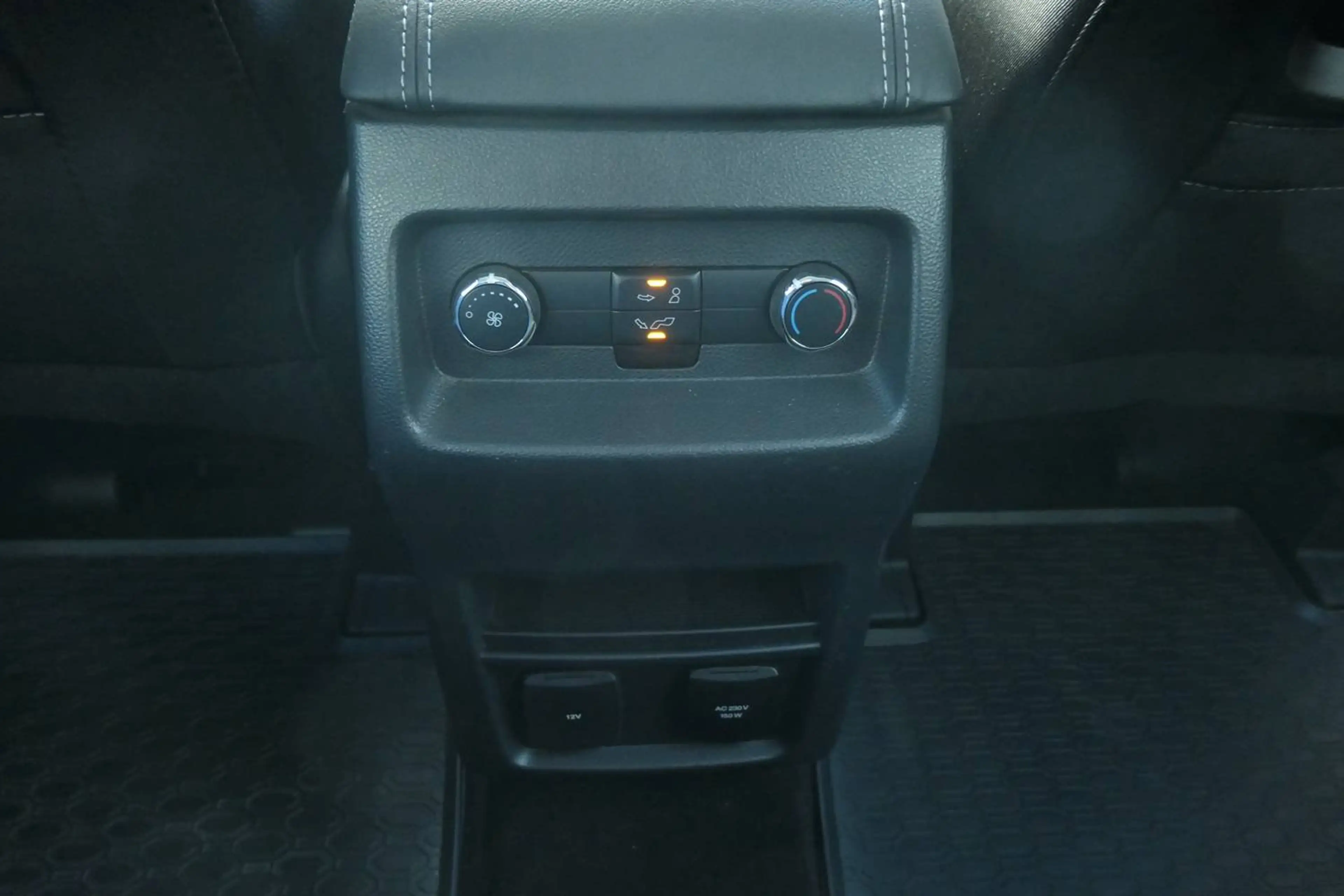Ford Galaxy Galaxy Diesel 2.0 TDCi Aut. Titanium 7Sitzer LED Kamera AHK Top Zustand! — photo 7