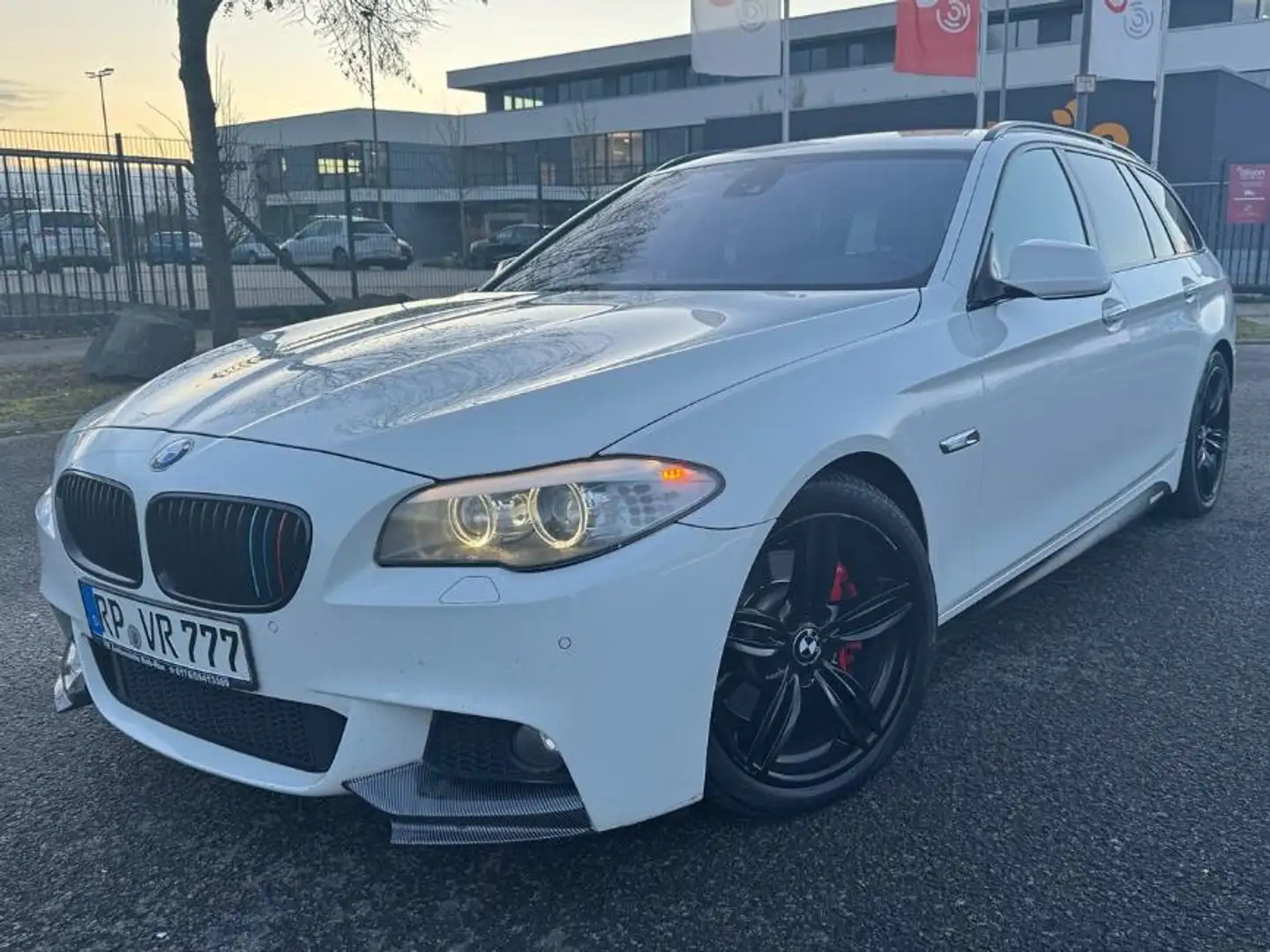 BMW 530 530d Touring Sport-Aut. Blanc - 1