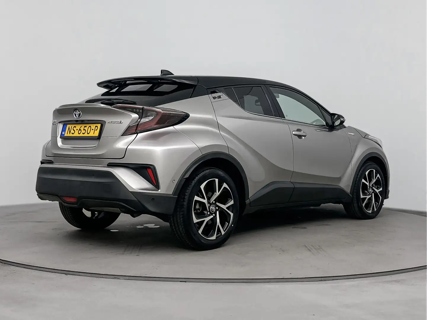 Toyota C-HR 1.8 Hybrid Bi-Tone Plus Grijs - 2