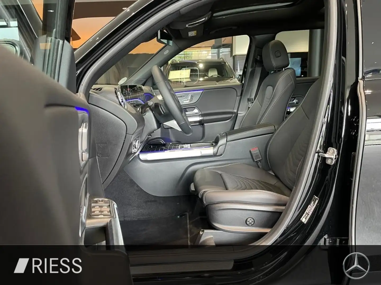Mercedes-Benz GLB 200 d 4M PROGRESSIVE+PANO+DISTR+MULTIB+KEYL+ Schwarz - 2