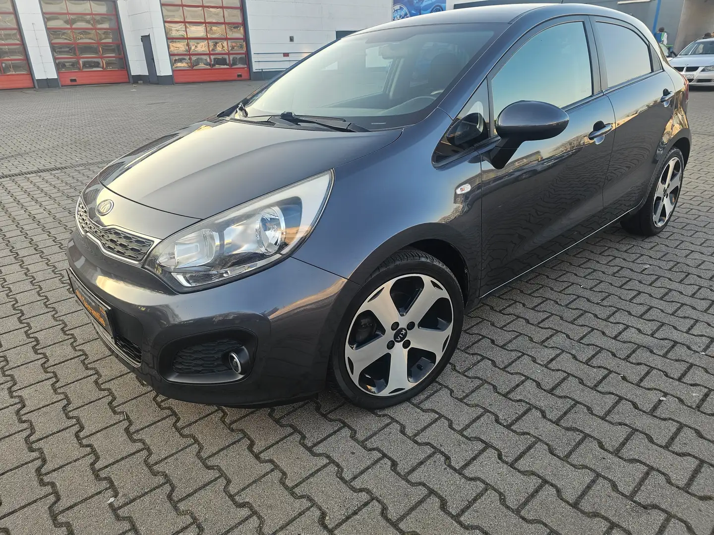 Kia Rio 1.2 Edition7,Klima,PDC,Alu,Navi,Lenkradheizung,Vol Grau - 2
