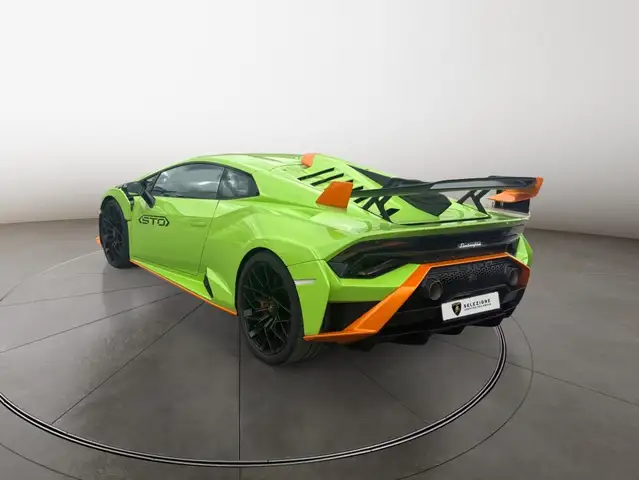 Lamborghini Huracan view 3