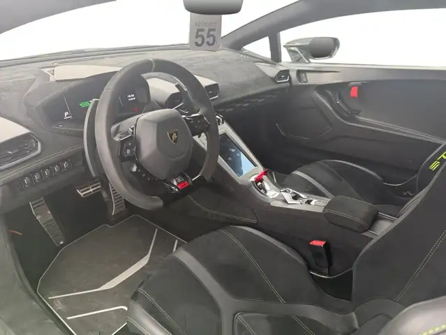 Lamborghini Huracan view 10