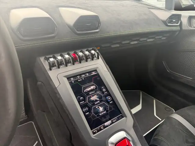 Lamborghini Huracan view 12