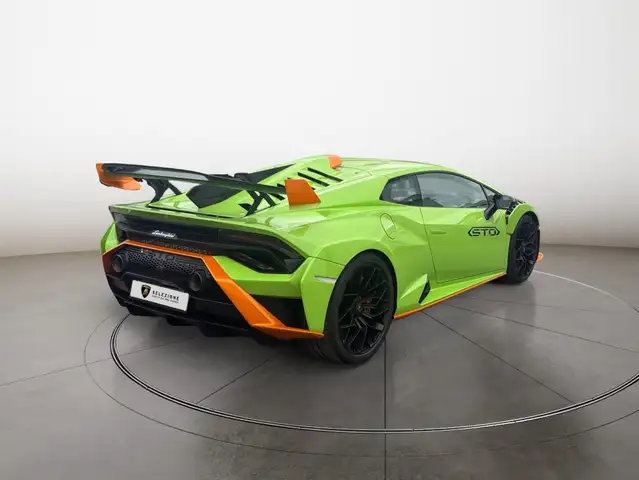 Lamborghini Huracan view 5