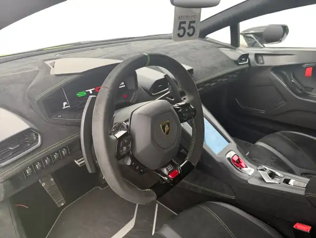 Lamborghini Huracan view 15