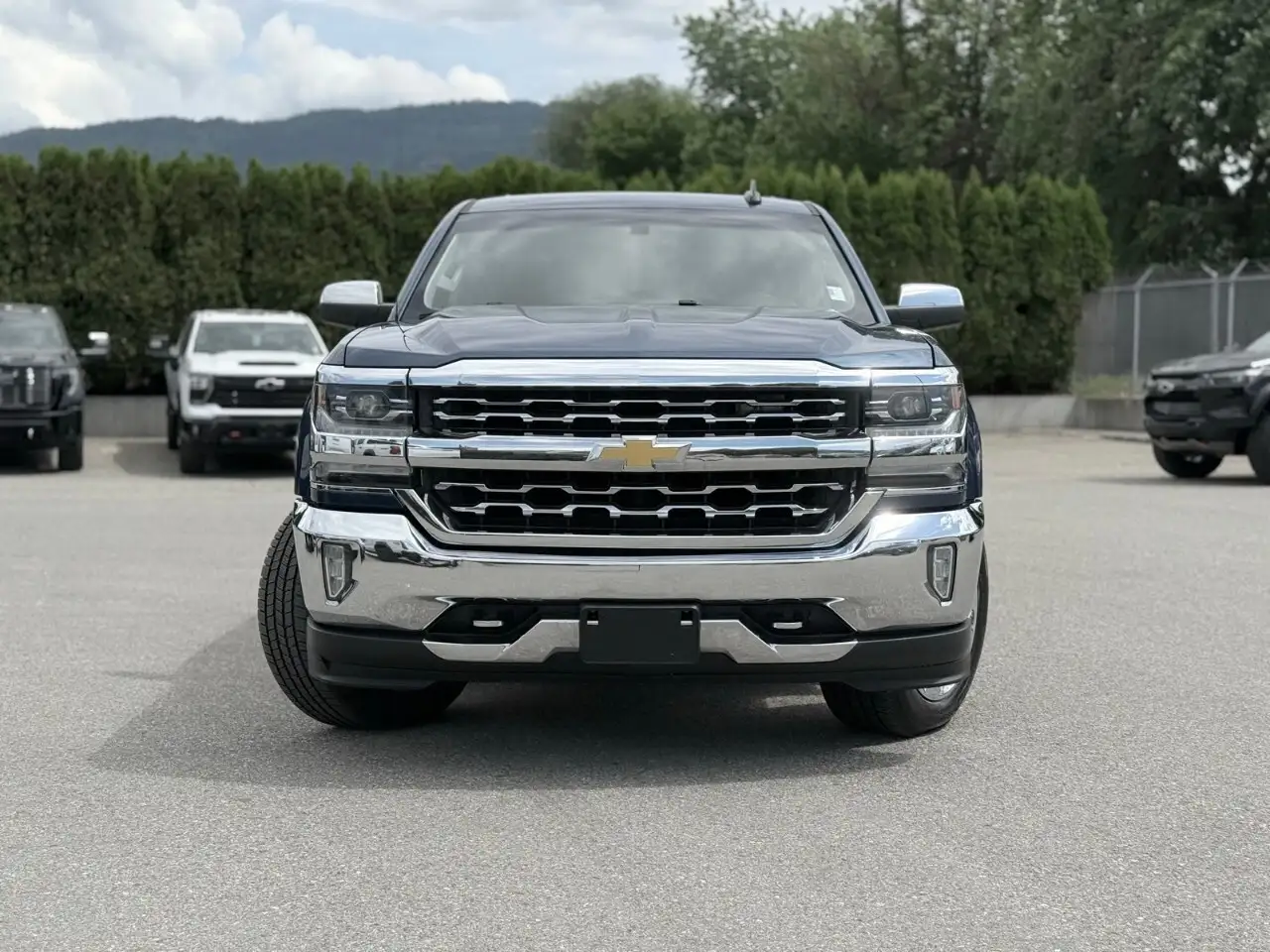 Chevrolet Silverado 1500 снимка Chevrolet Silverado 1500
