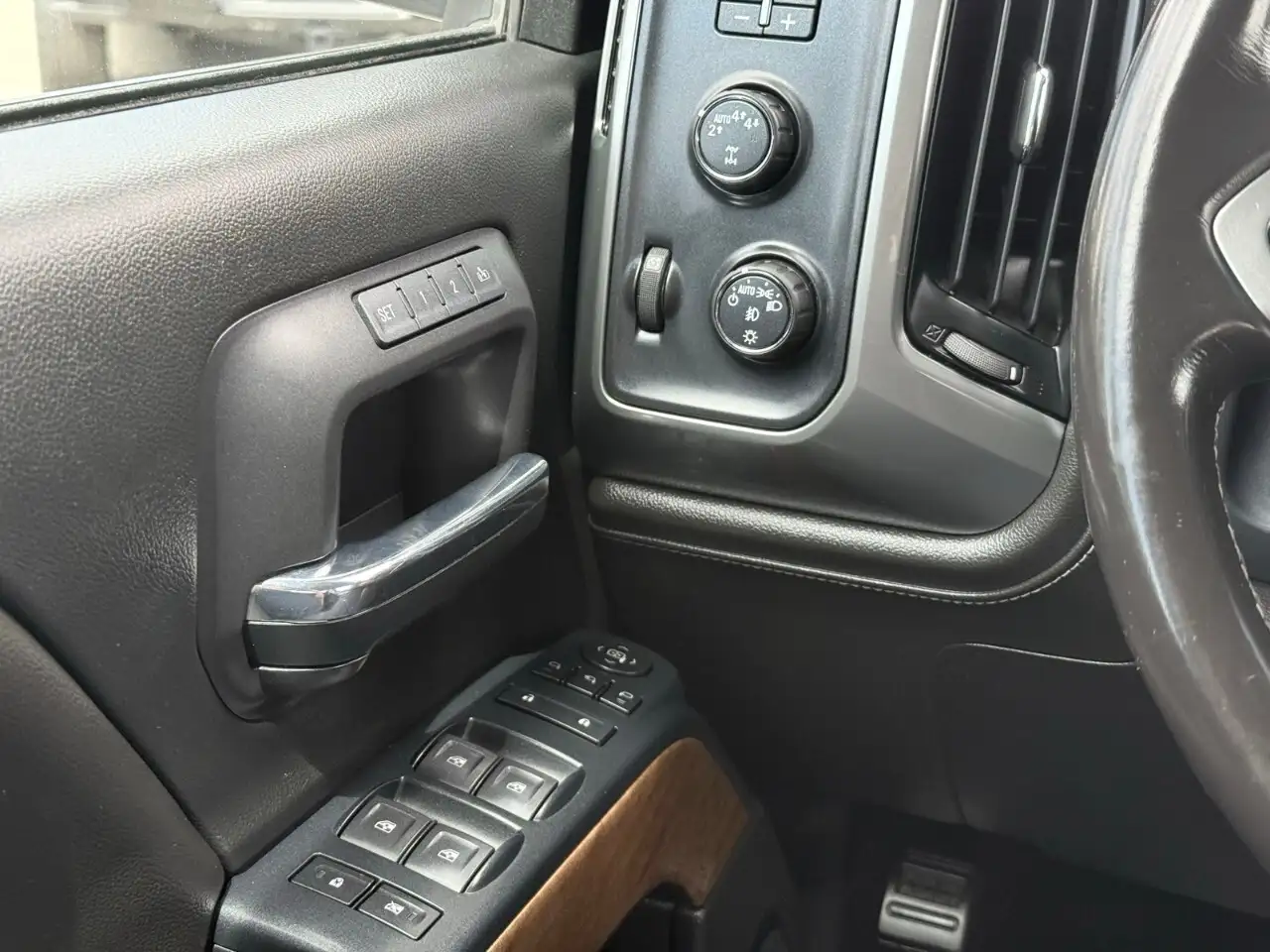 Chevrolet Silverado 1500 снимка Chevrolet Silverado 1500