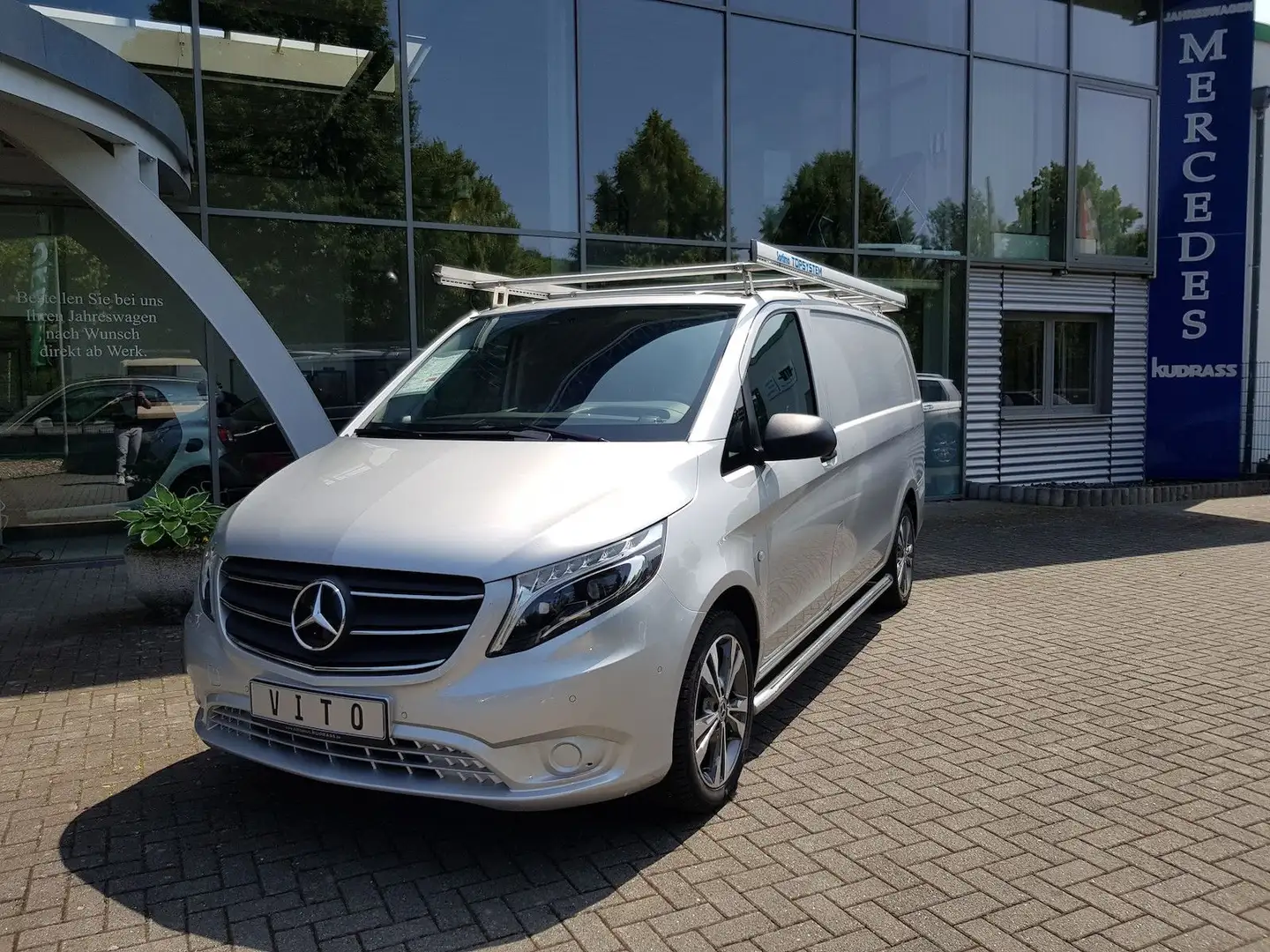 Mercedes-Benz Vito Kasten 119 LANG LED NAVI KAMERA TOTWI SPUR Zilver - 1