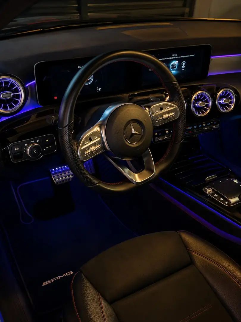 Mercedes-Benz A 250 Limousine Aut. Schwarz - 2