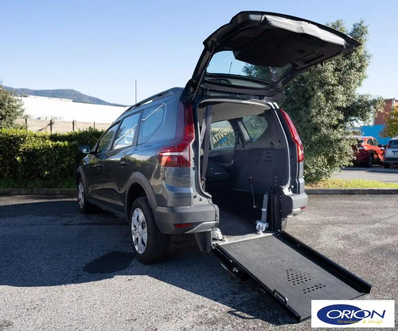 Dacia Jogger Ribassato TRASPORTO DISABILI Grigio - 1