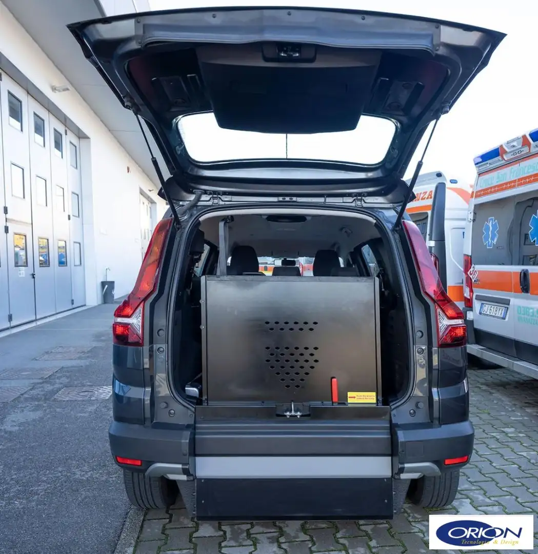 Dacia Jogger Ribassato TRASPORTO DISABILI Grigio - 2