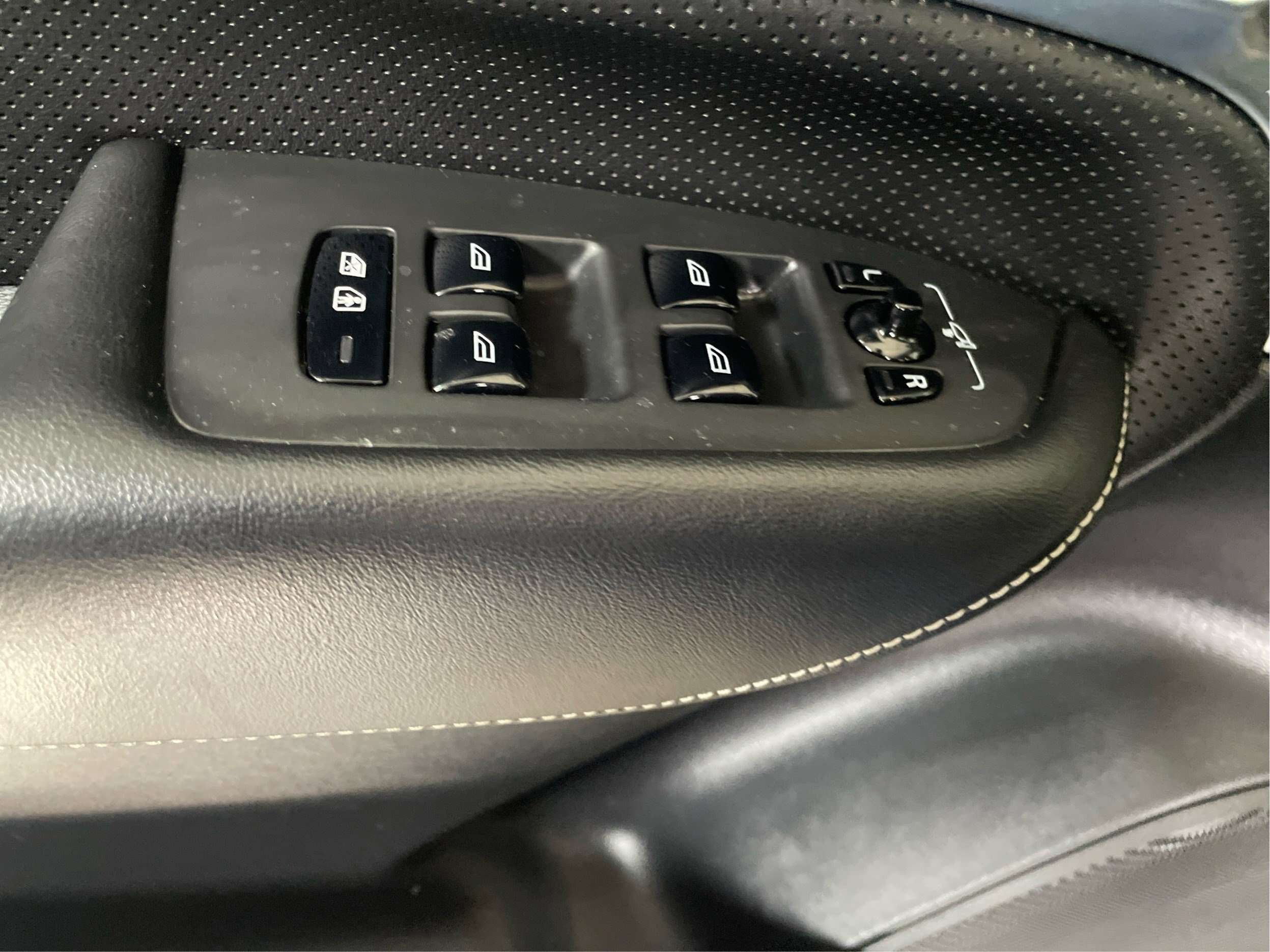 2018 Volvo XC90 T6 R-Design thumb 33