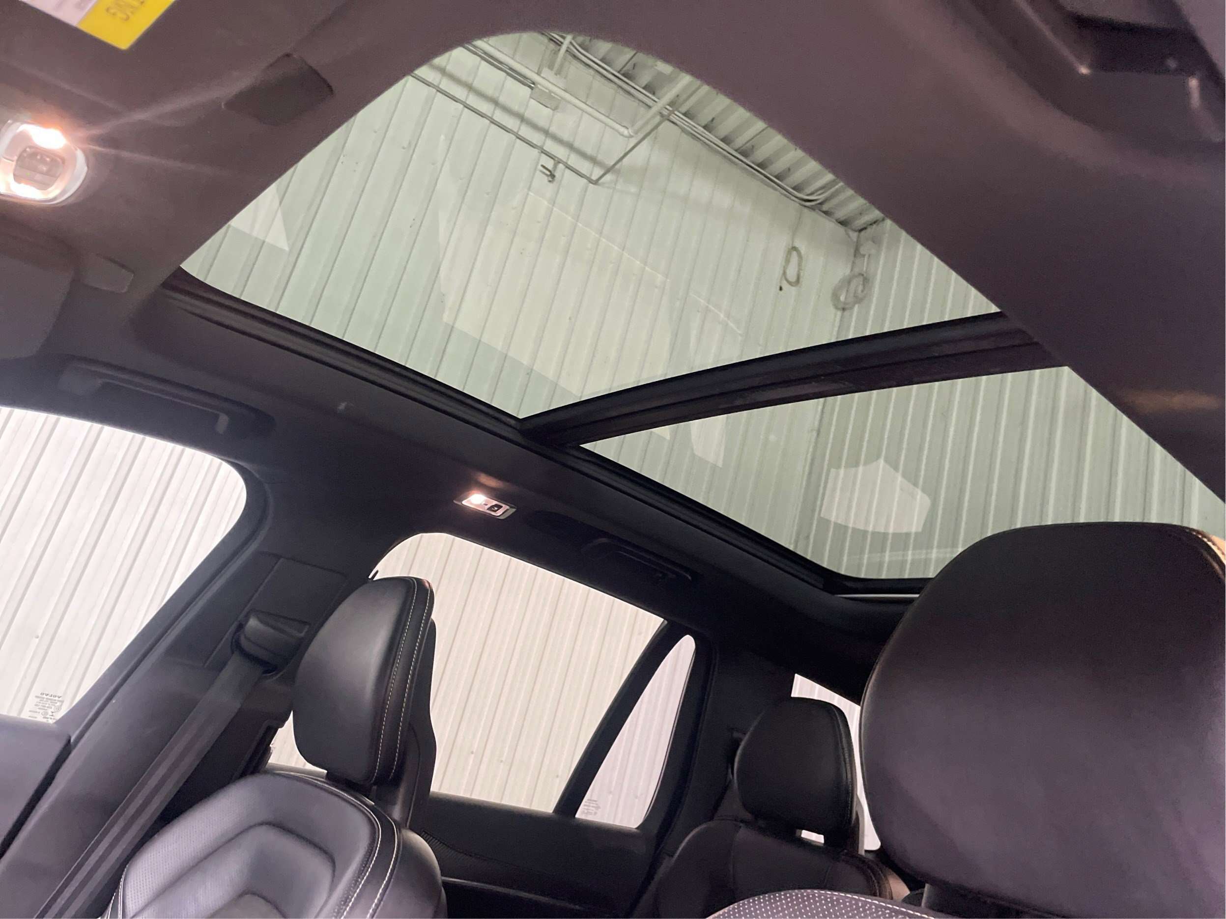 2018 Volvo XC90 T6 R-Design thumb 6