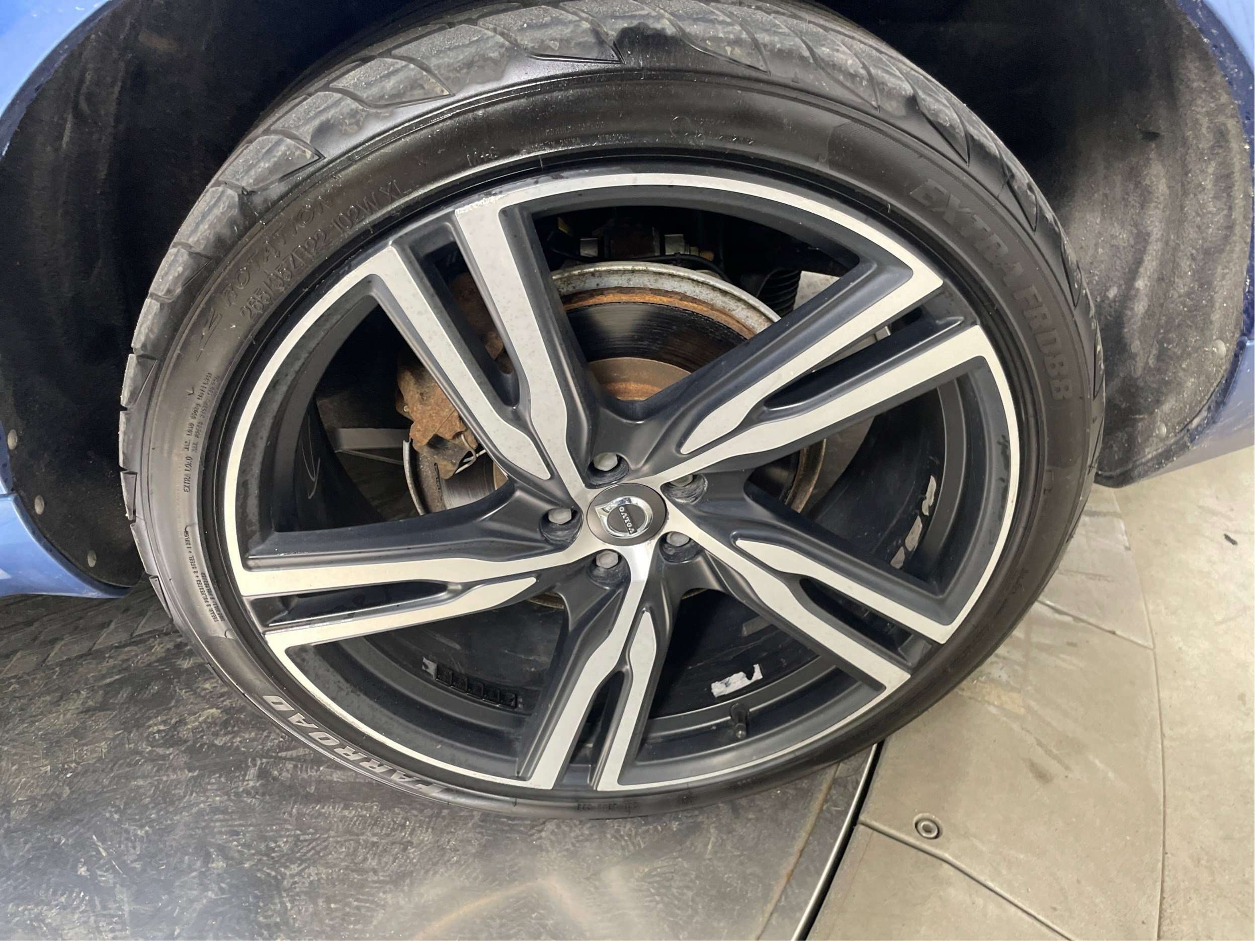 2018 Volvo XC90 T6 R-Design thumb 7