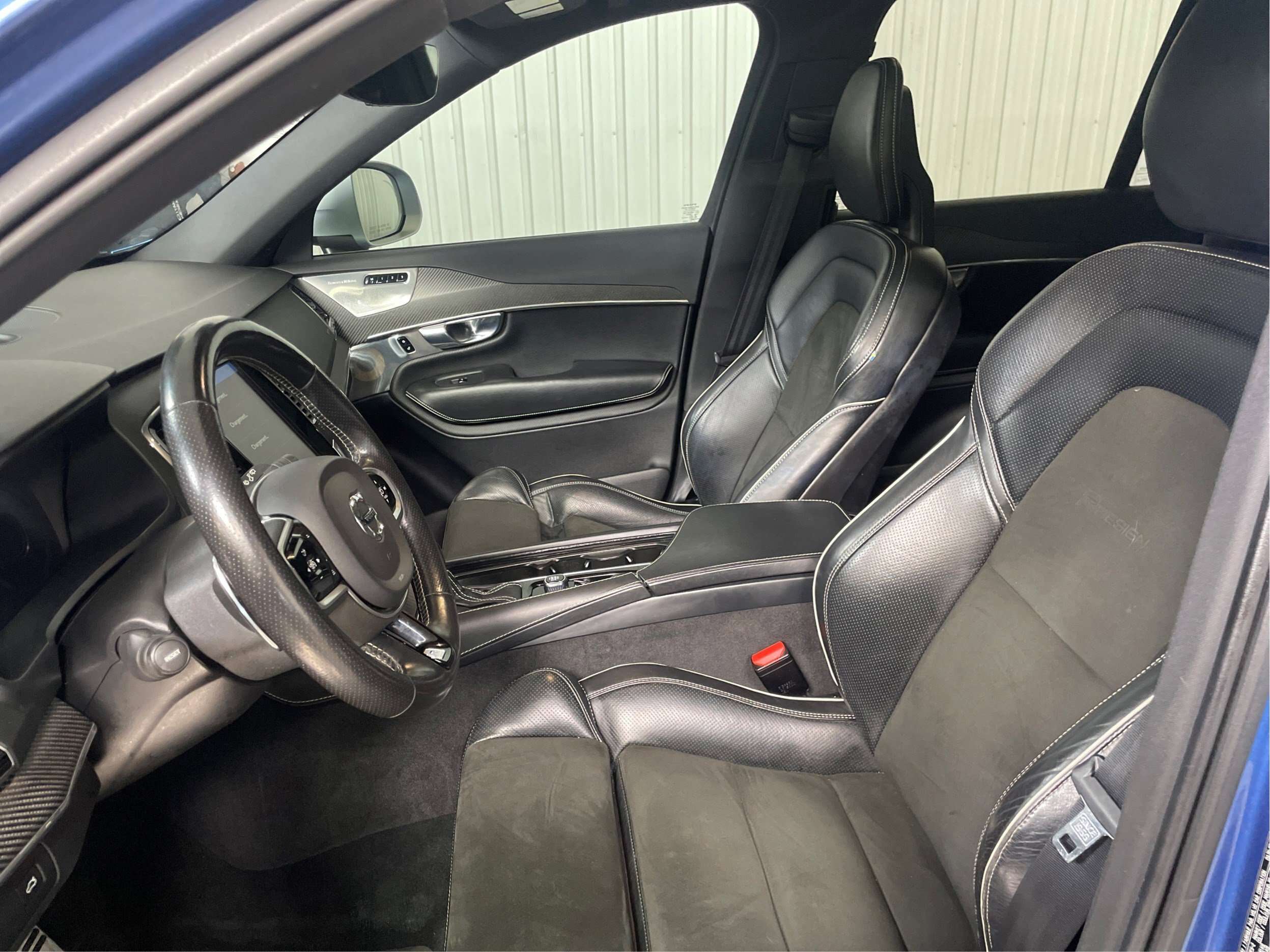 2018 Volvo XC90 T6 R-Design alt 3