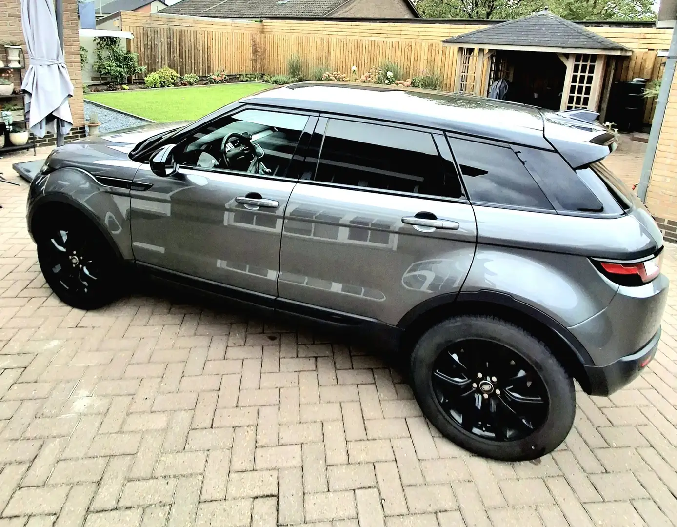 Land Rover Range Rover Evoque D150 FWD R-Dynamic S Grijs - 2