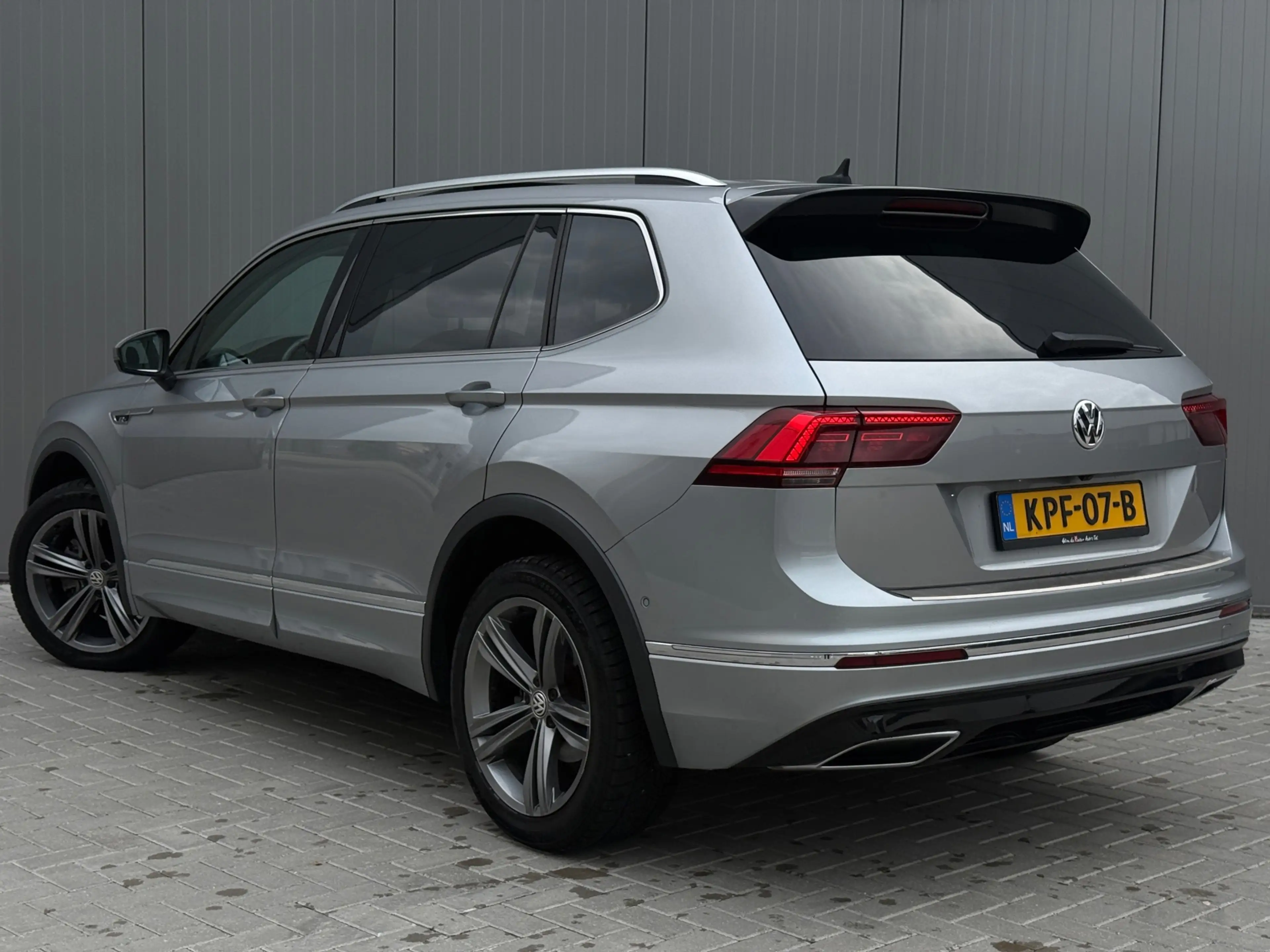 Volkswagen Tiguan Allspace 2.0 TDI R-Line 7p. PANO 360 Xenon — photo 8