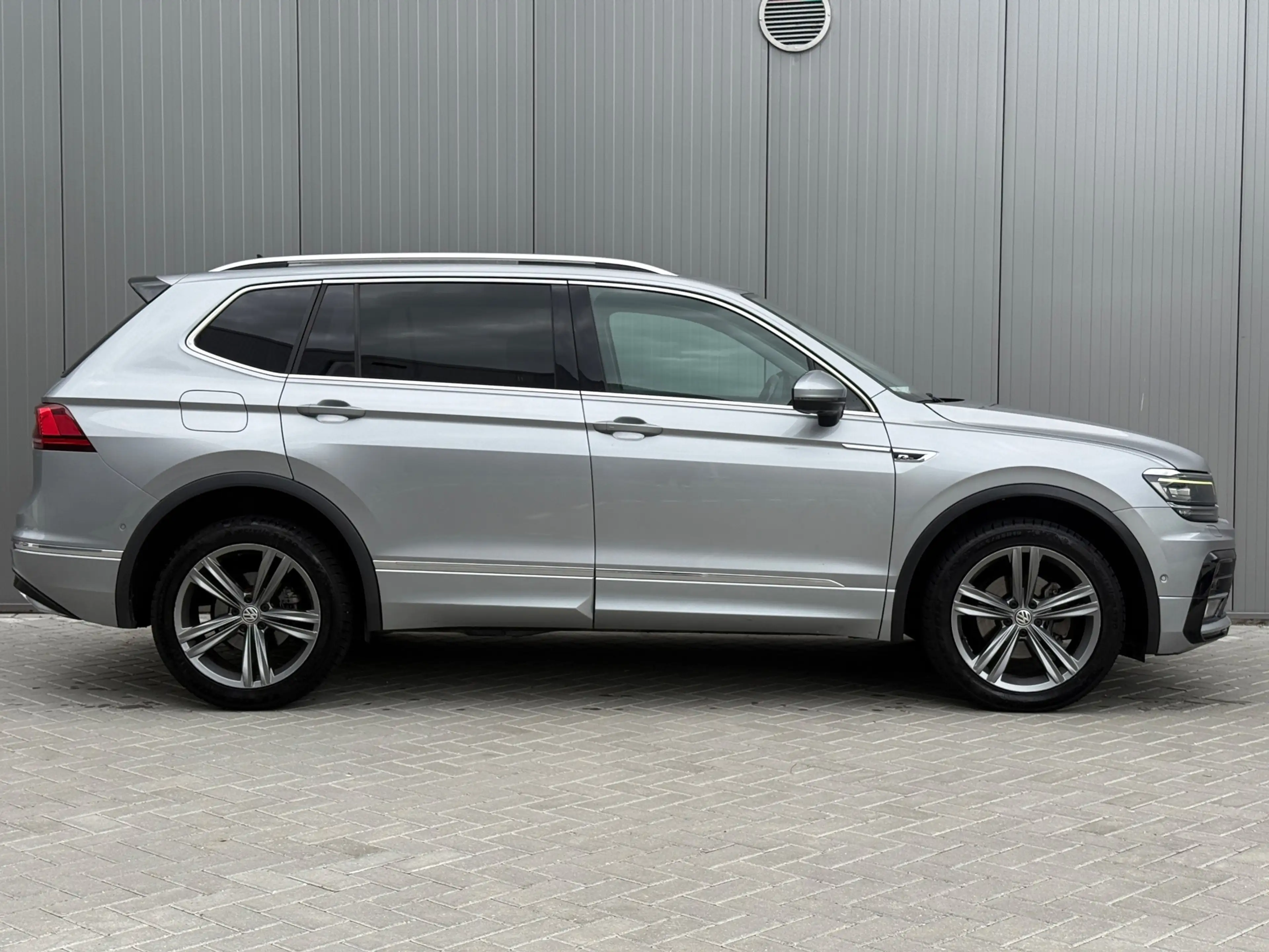 Volkswagen Tiguan Allspace 2.0 TDI R-Line 7p. PANO 360 Xenon — photo 2