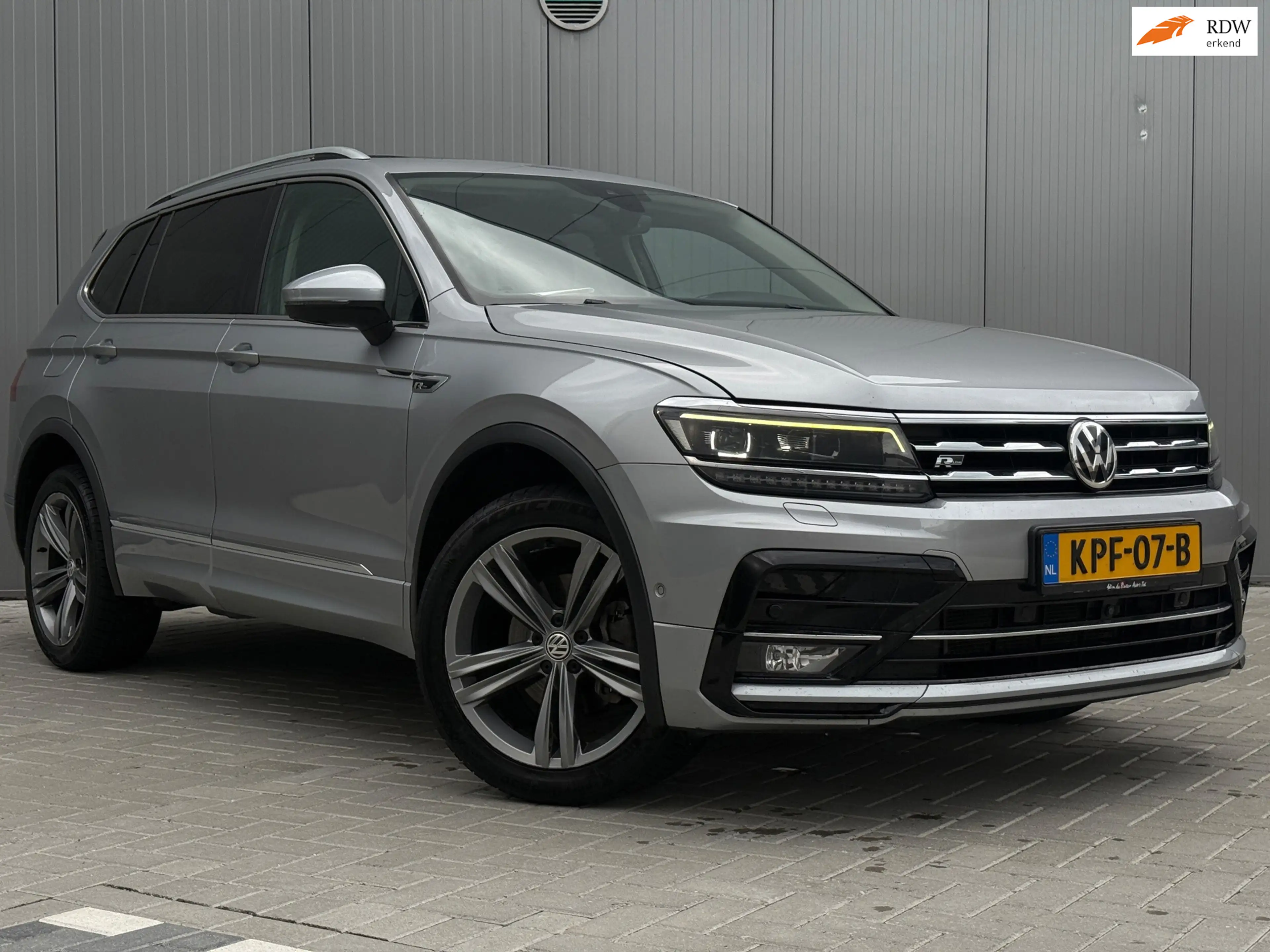 Volkswagen Tiguan Allspace 2.0 TDI R-Line 7p. PANO 360 Xenon