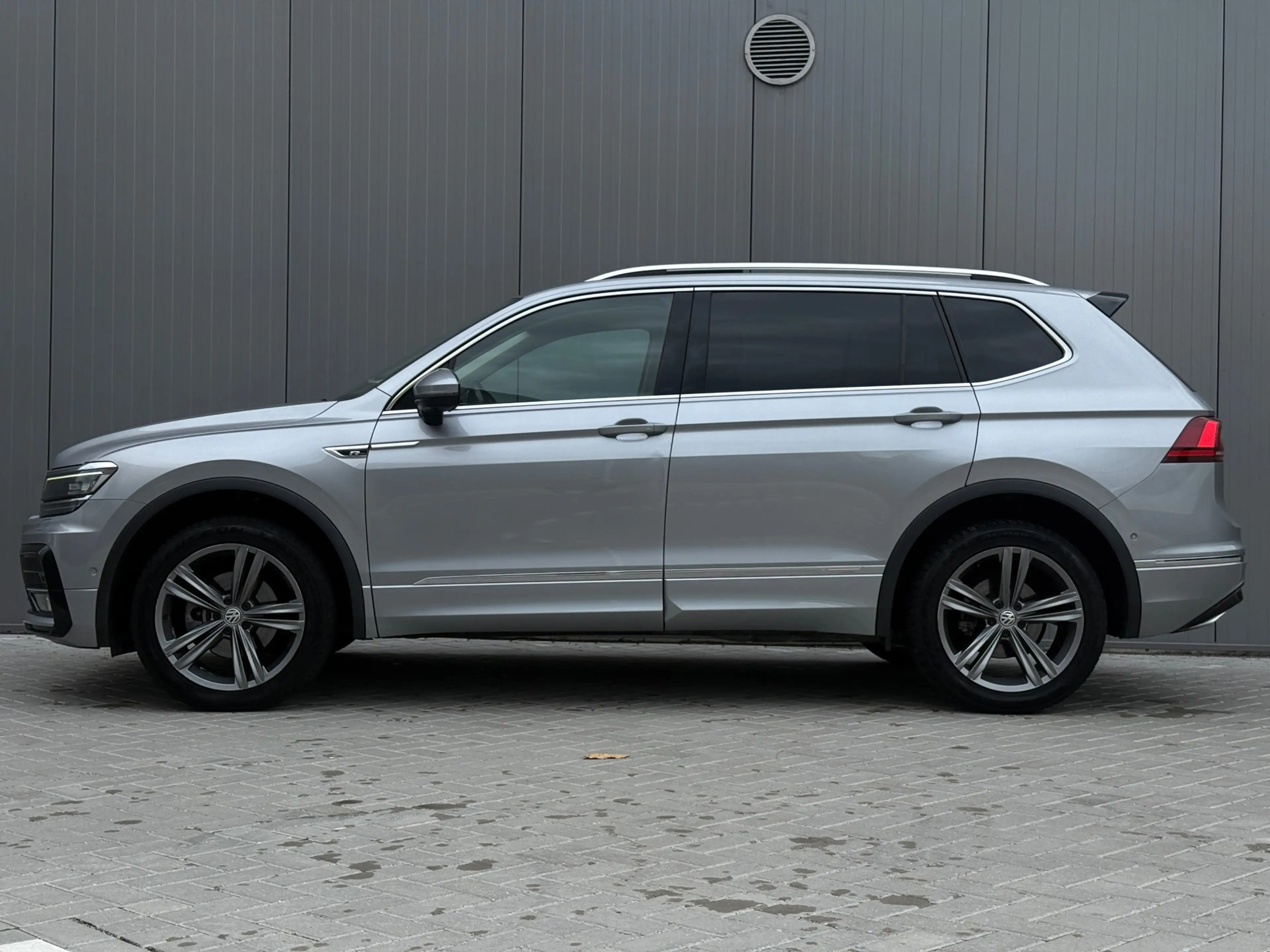 Volkswagen Tiguan Allspace 2.0 TDI R-Line 7p. PANO 360 Xenon — photo 9