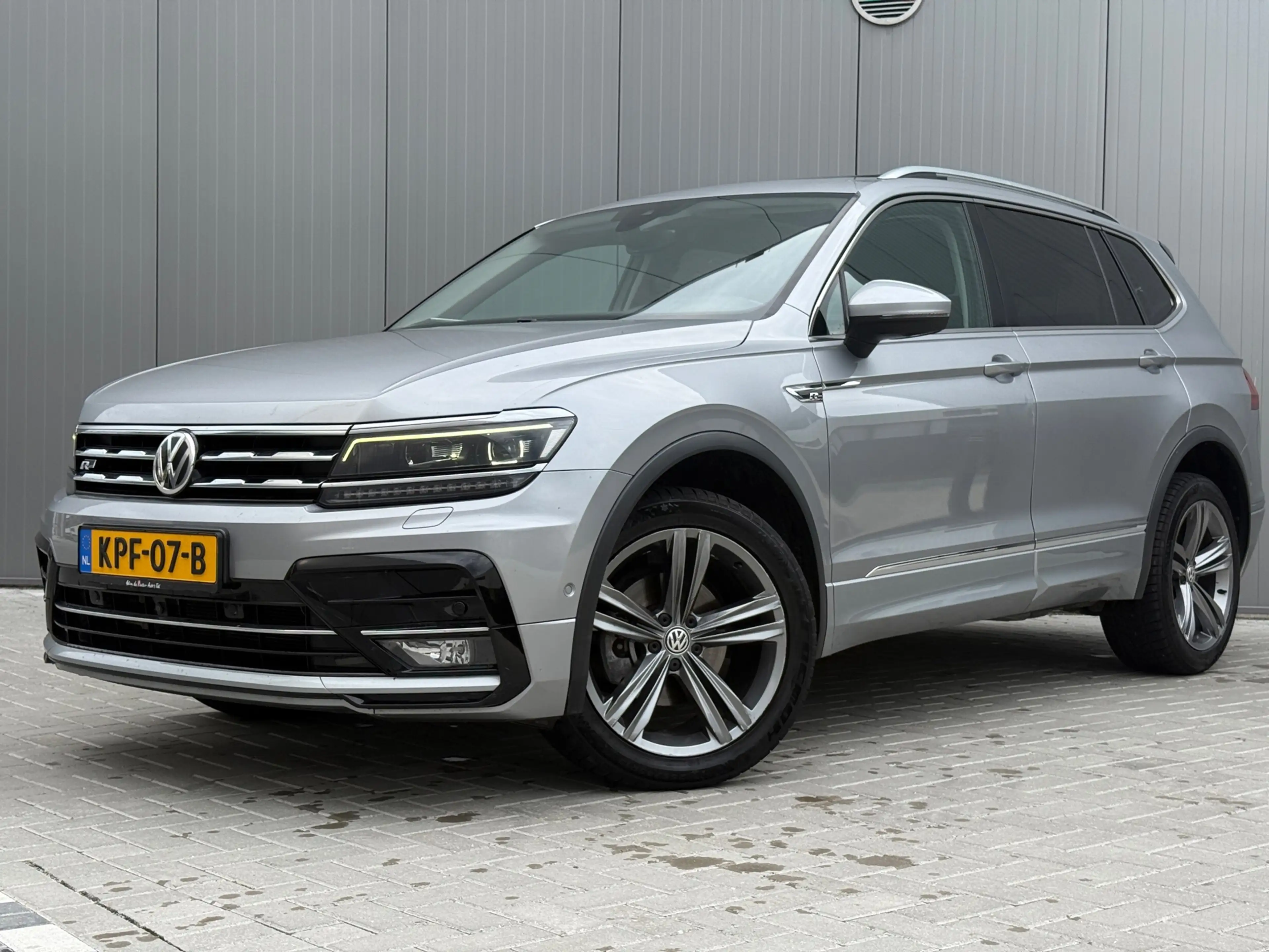 Volkswagen Tiguan Allspace 2.0 TDI R-Line 7p. PANO 360 Xenon — photo 10