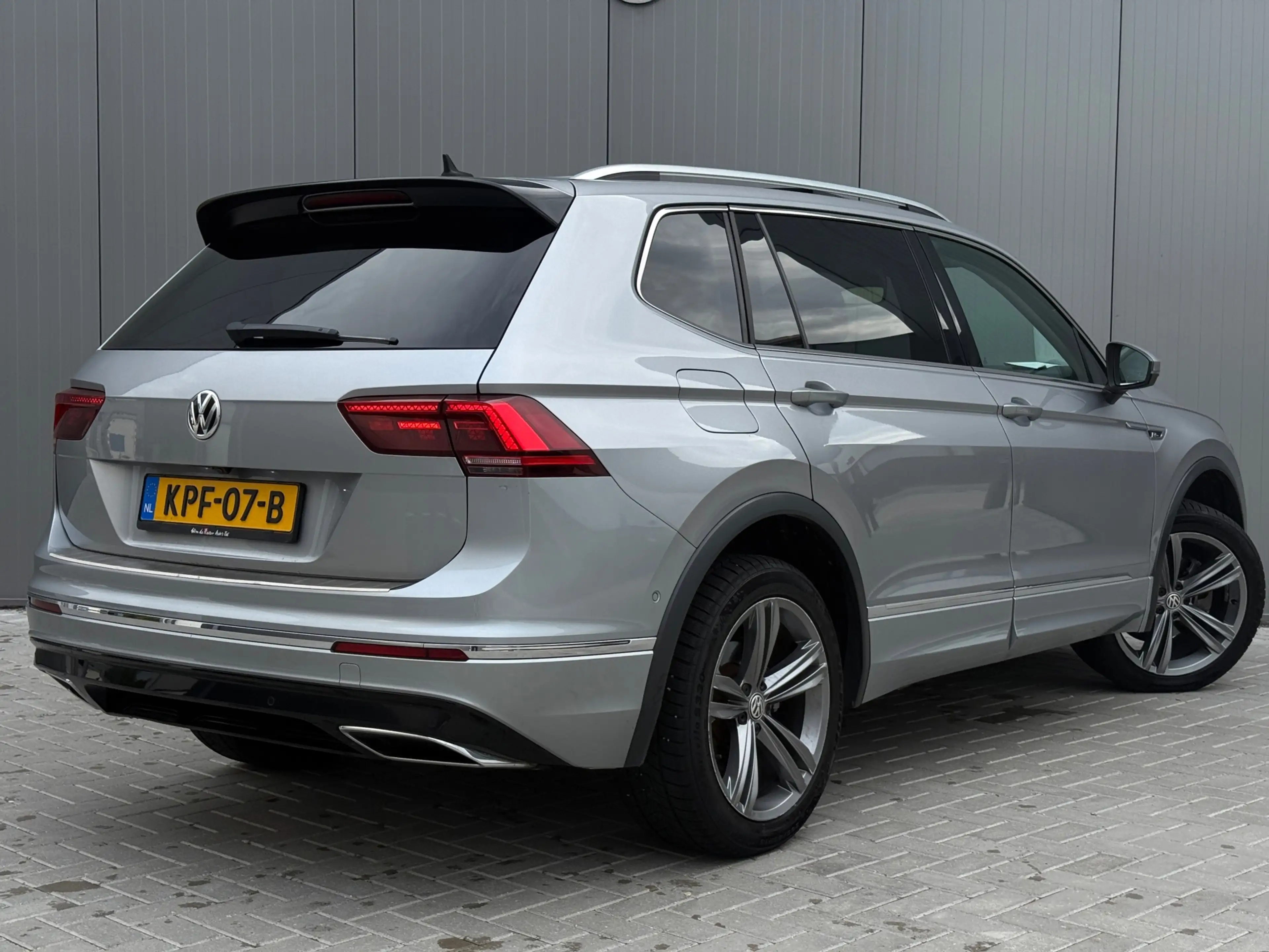 Volkswagen Tiguan Allspace 2.0 TDI R-Line 7p. PANO 360 Xenon — photo 6