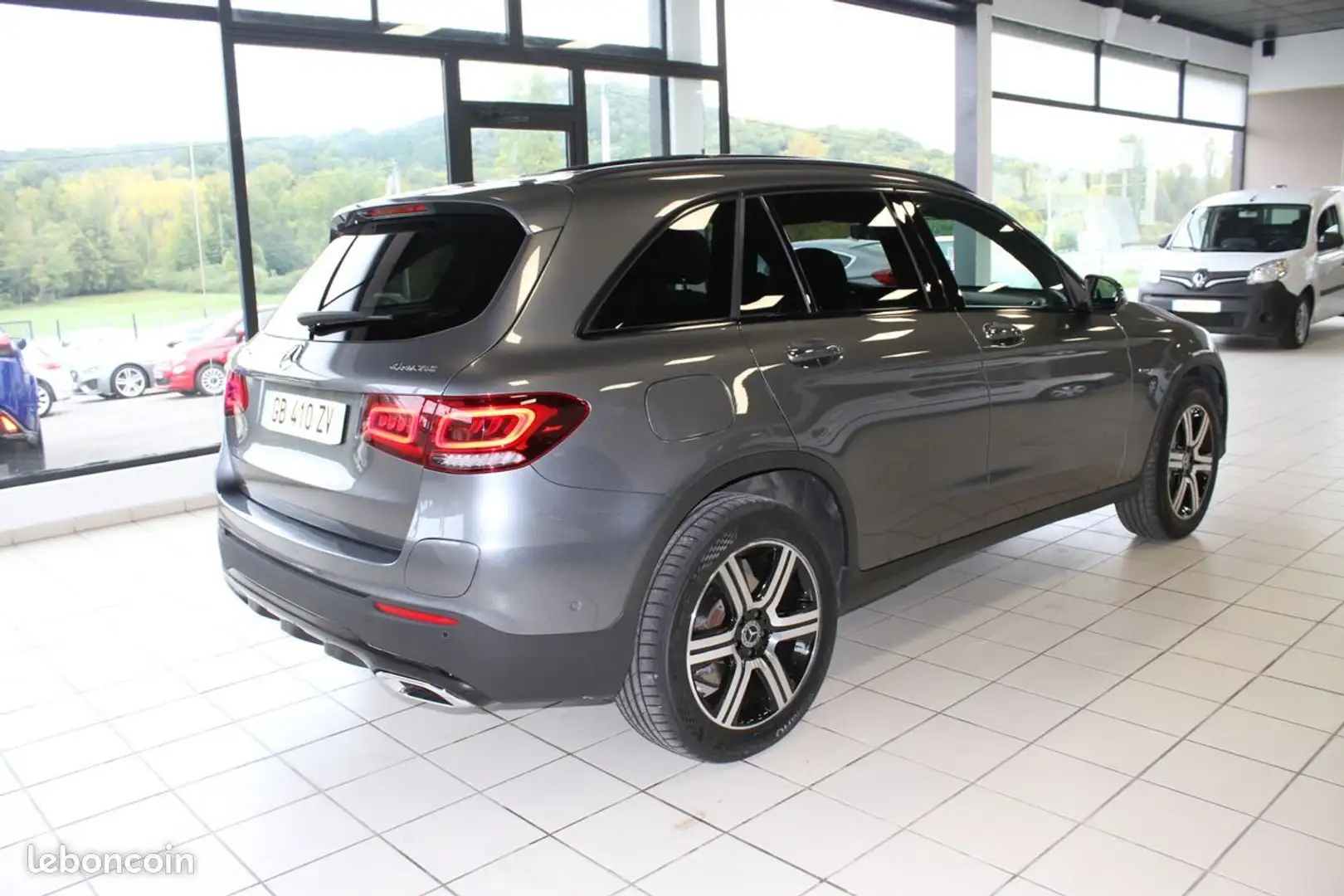 Mercedes-Benz GLC 300 Classe Mercedes Benz 300 de Avangarde Line 4 Matic 9G-Tronic (Toit ouvrant, Clé Main libre, Hayon electrique) ) Gris - 2