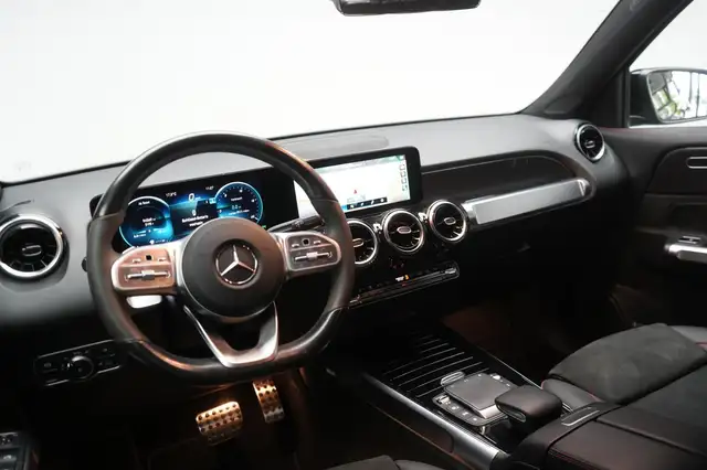 Mercedes-Benz 220 view 12