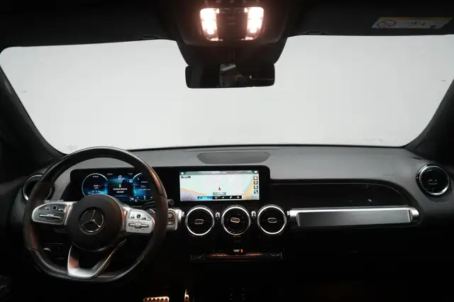 Mercedes-Benz 220 view 13