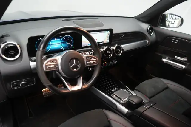 Mercedes-Benz 220 view 11