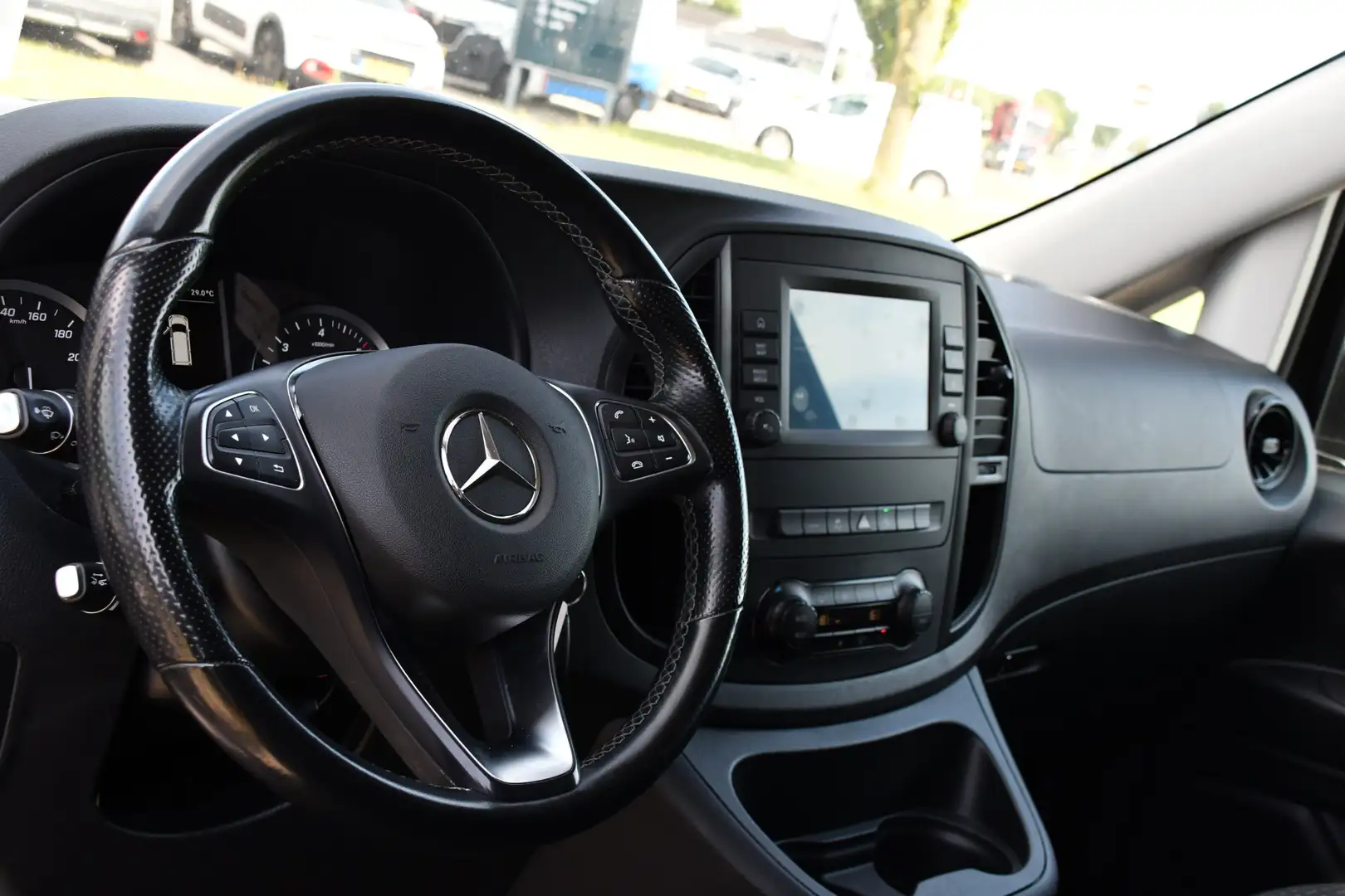 Mercedes-Benz Vito 119 CDI L2 Black Edition Adaptieve Cruise, Camera, Zwart - 2