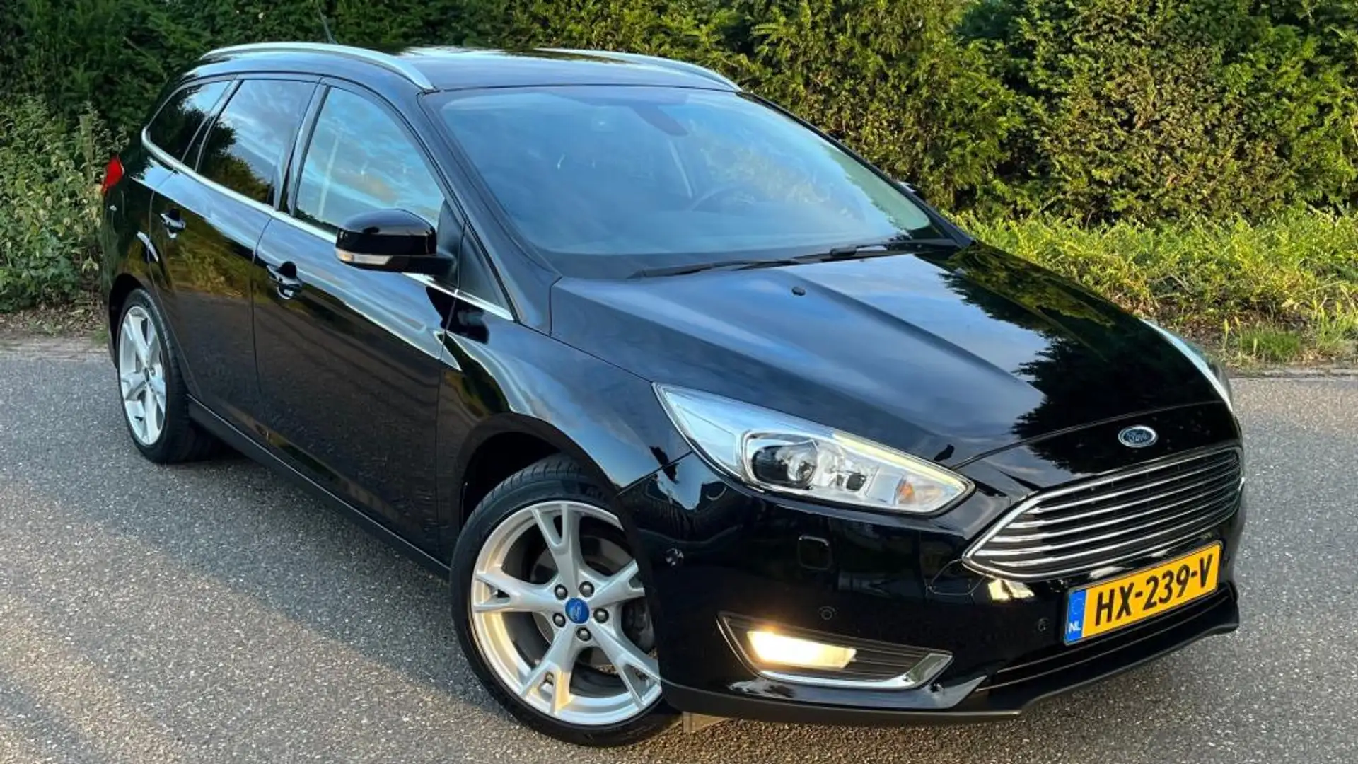 Ford Focus Wagon 1.5 Titanium Edition l 1e Eigenaar l NAVI l Noir - 2
