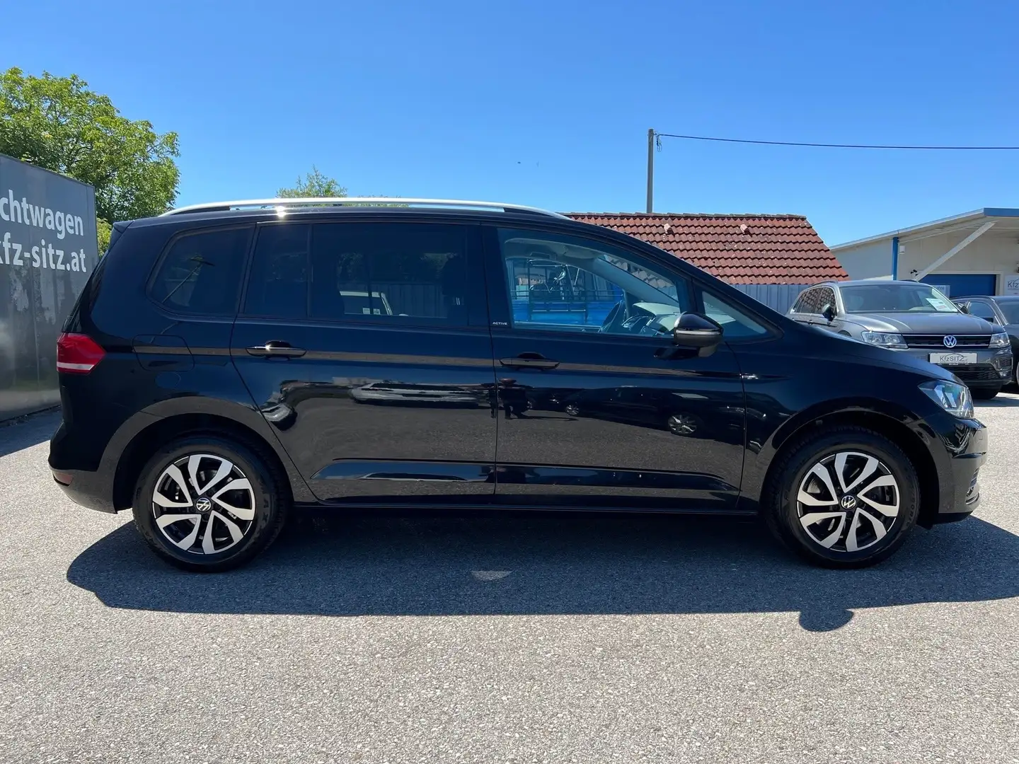 Volkswagen Touran 1,5 TSI ACT Comfortline 7 Sitze Schwarz - 2