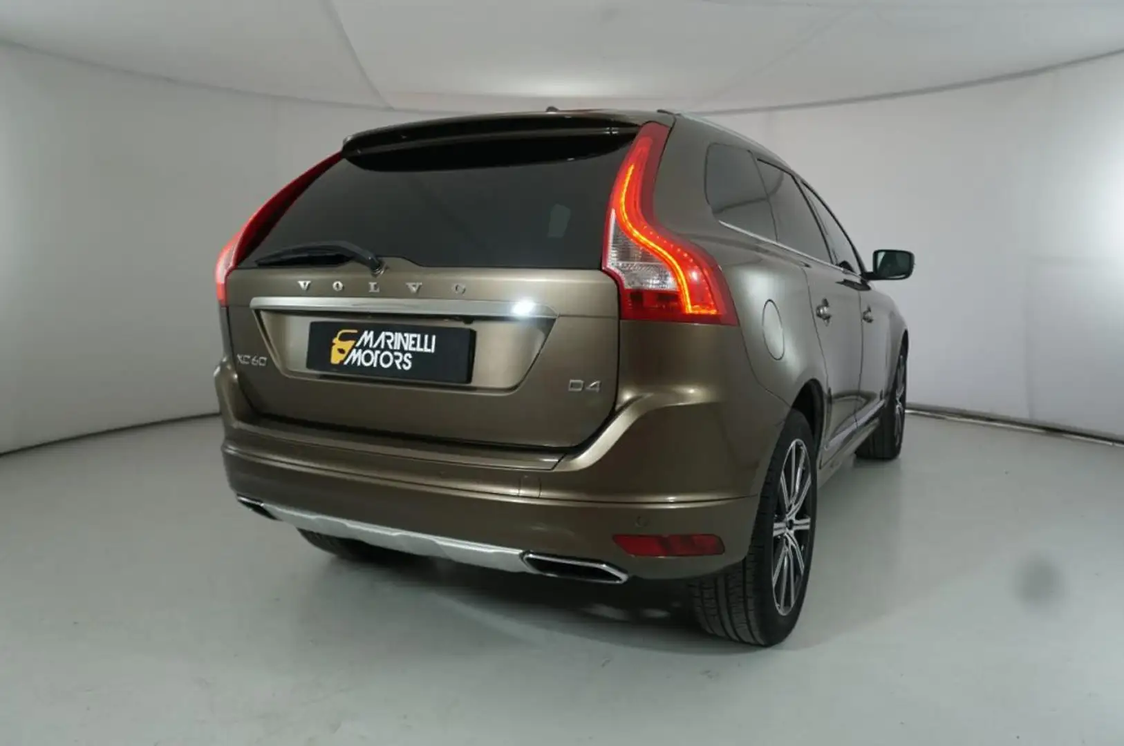 Volvo XC60 2.0 D4 180CV SUMMUM Beige - 2